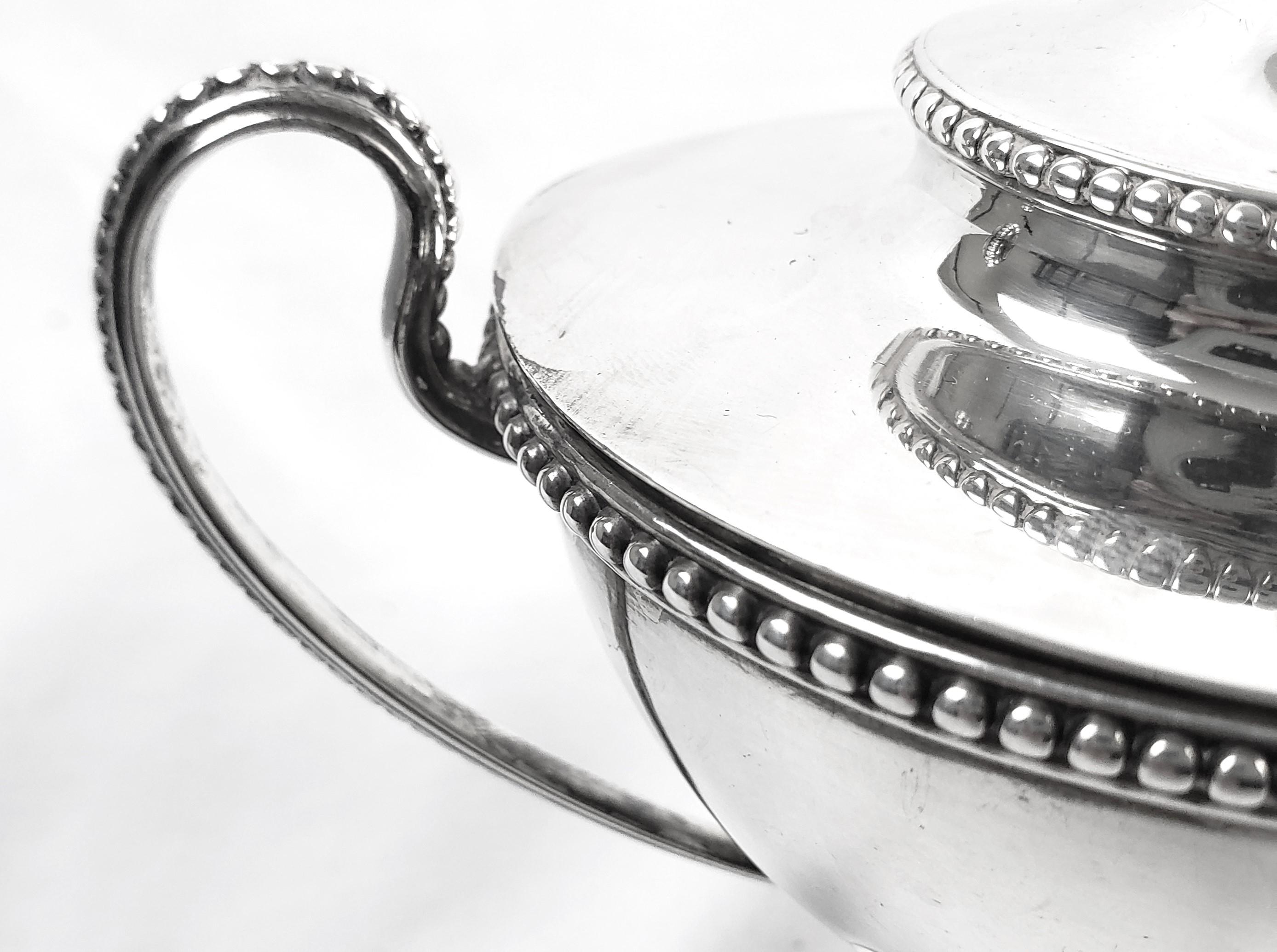 Pair of Antique Sterling Silver Georgian Covered Sauce Tureens For Sale 10