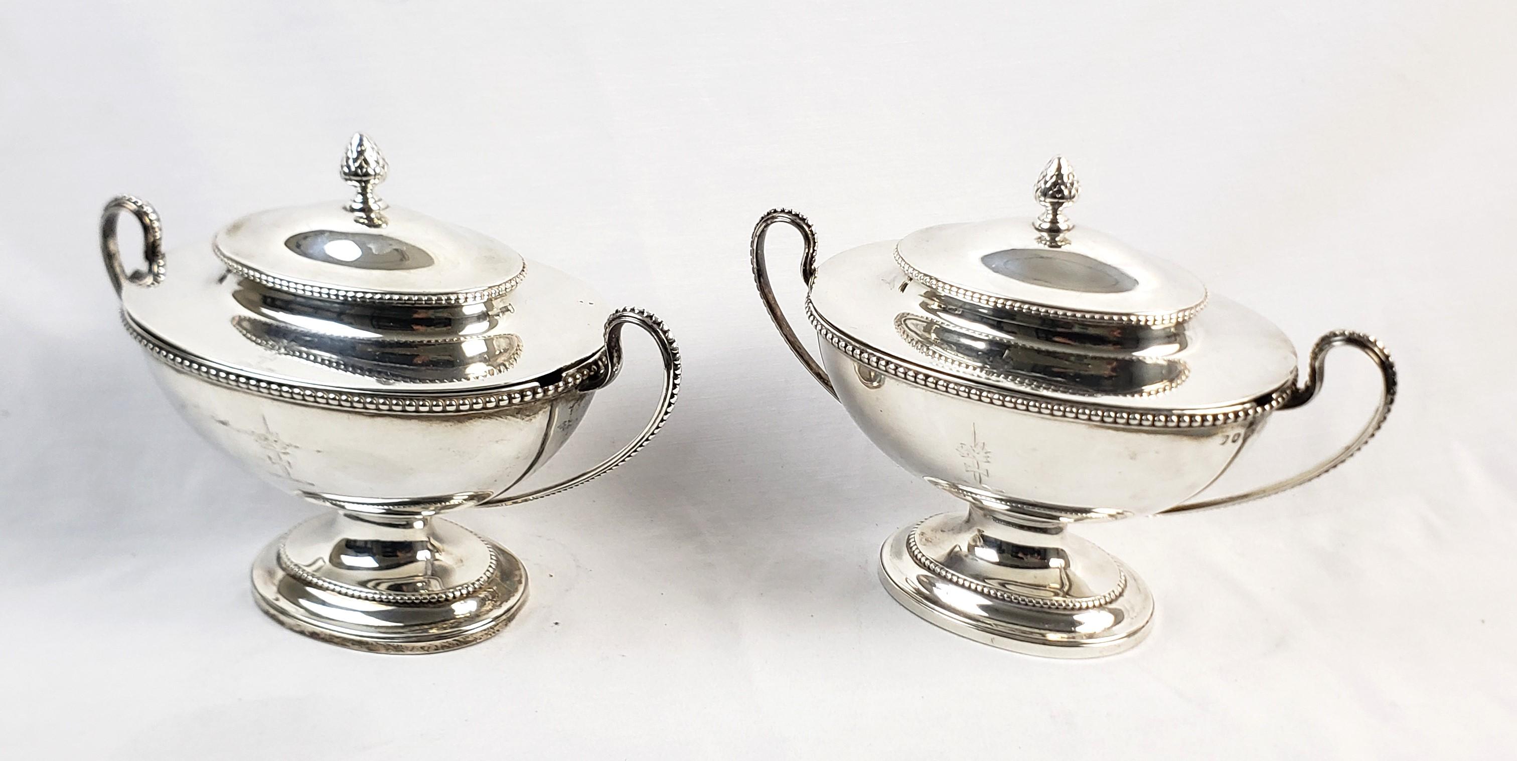 Pair of Antique Sterling Silver Georgian Covered Sauce Tureens In Good Condition For Sale In Hamilton, Ontario