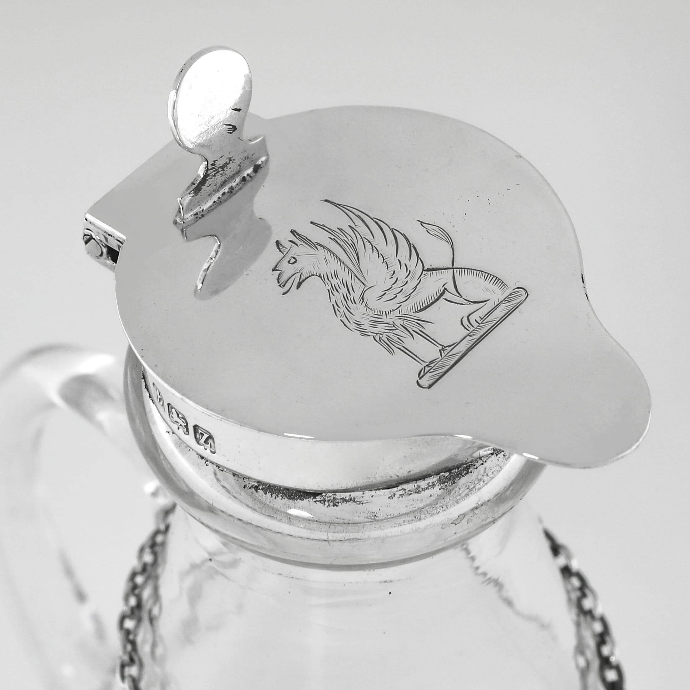 Inizio XX secolo Coppia di antiche tote da whisky in argento sterling con etichette di whisky realizzate nel 1925 in vendita