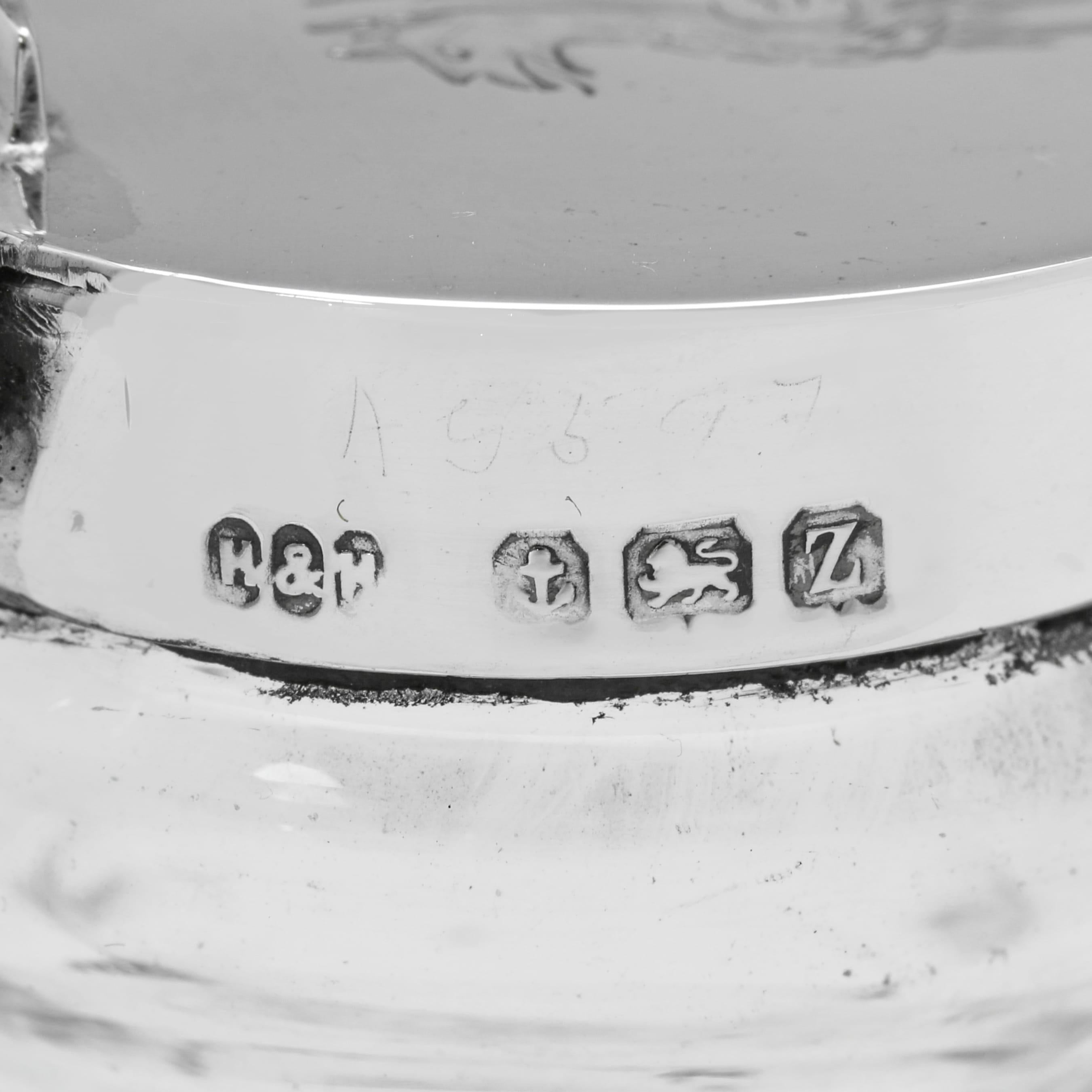 Argento 925 Coppia di antiche tote da whisky in argento sterling con etichette di whisky realizzate nel 1925 in vendita