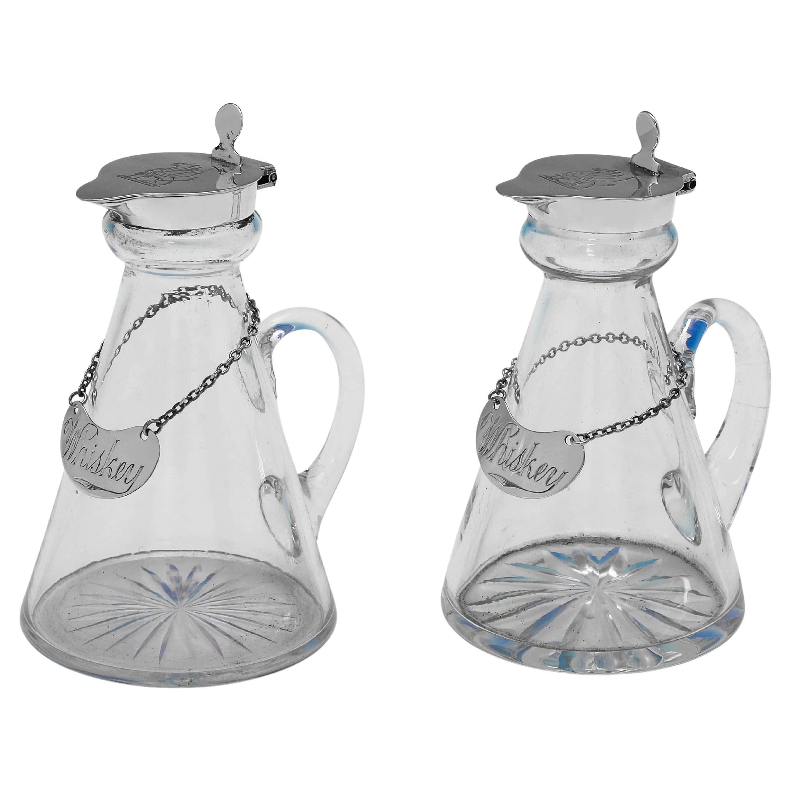 Paire de chopes à whisky anciennes en argent sterling avec étiquettes à whisky fabriquées en 1925