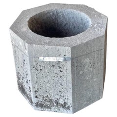 Coppia di fioriere antiche in pietra
