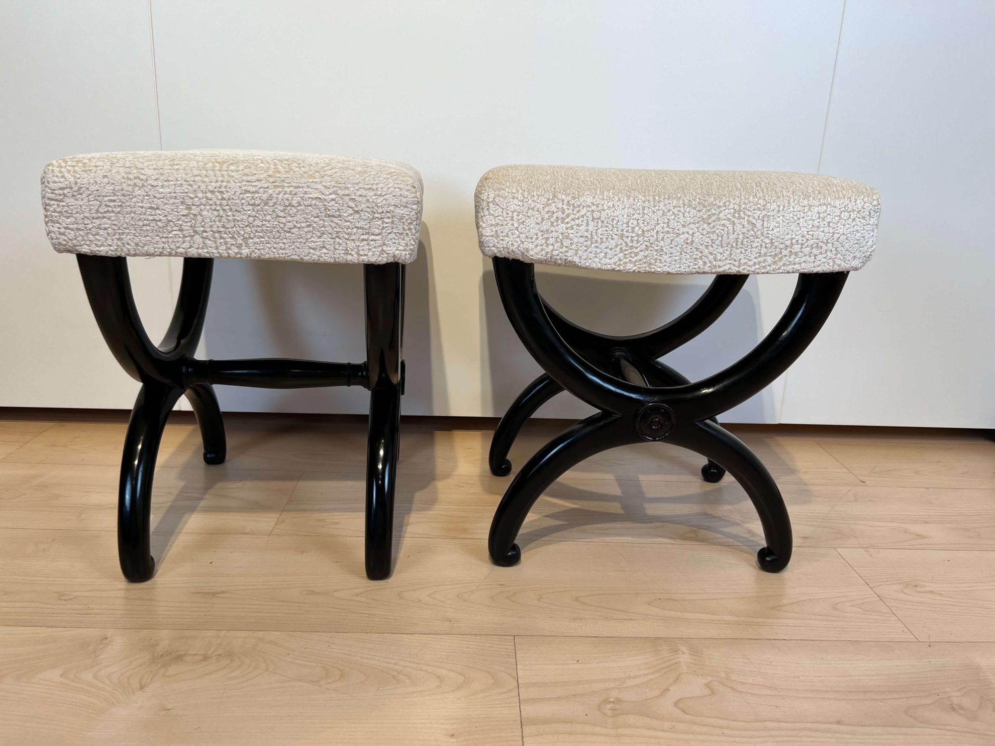 Pair of Antique Stools, Ebonized Beech Wood, Creme Fabric, France circa 1820 In Good Condition For Sale In Regensburg, DE