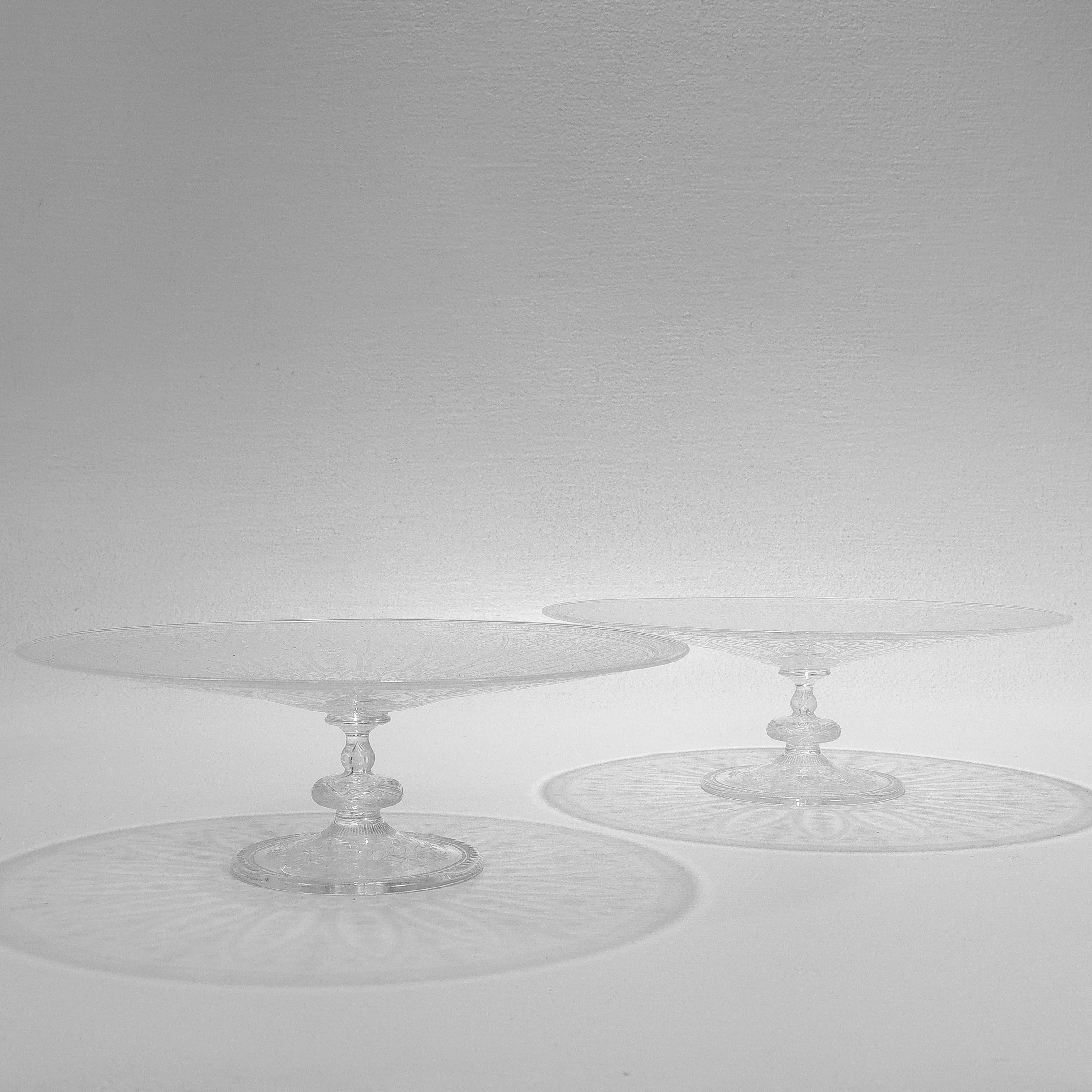 Paar antike Tazzas aus geätztem und graviertem Glas mit Stourbridge-Muster im Angebot 6