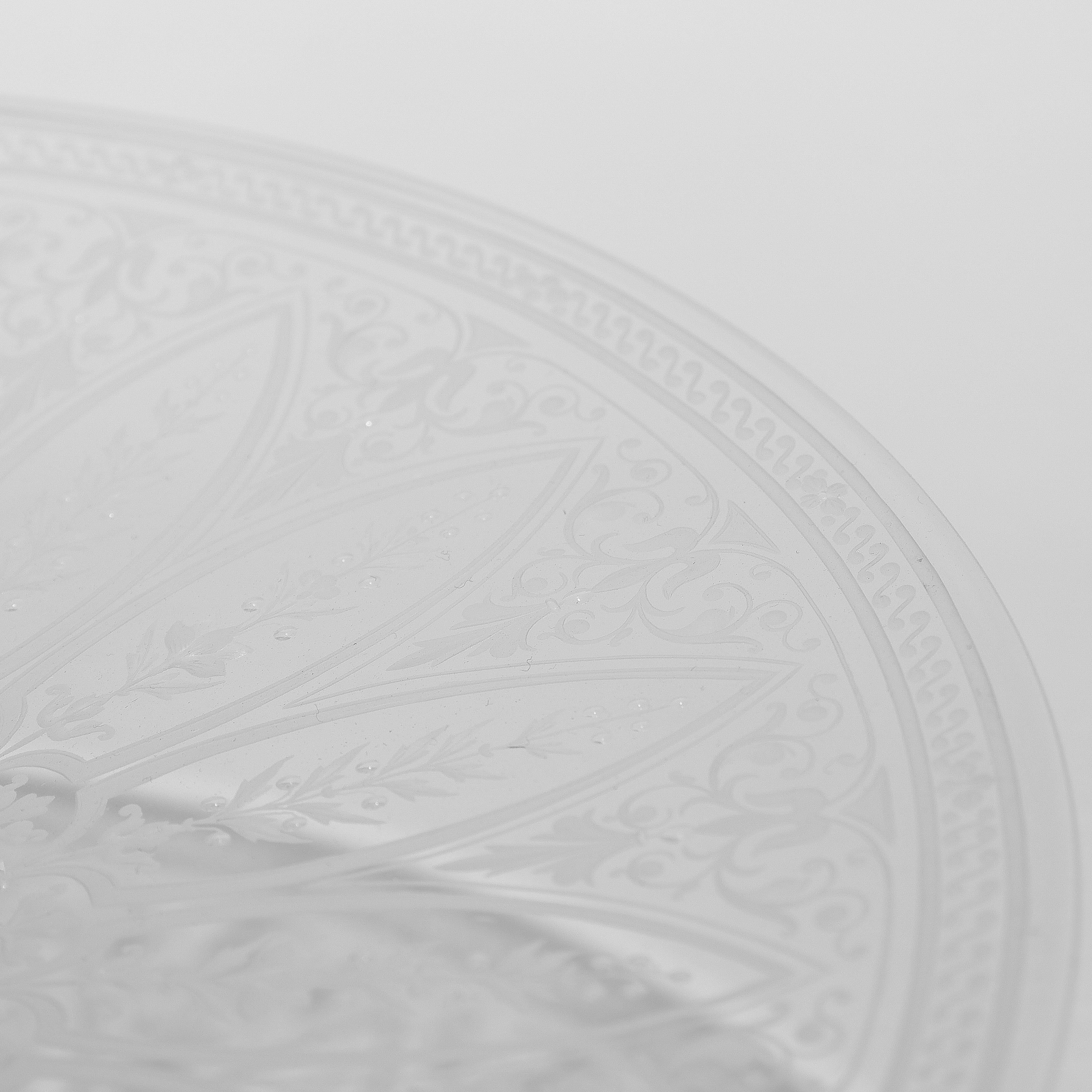 Paar antike Tazzas aus geätztem und graviertem Glas mit Stourbridge-Muster im Angebot 8