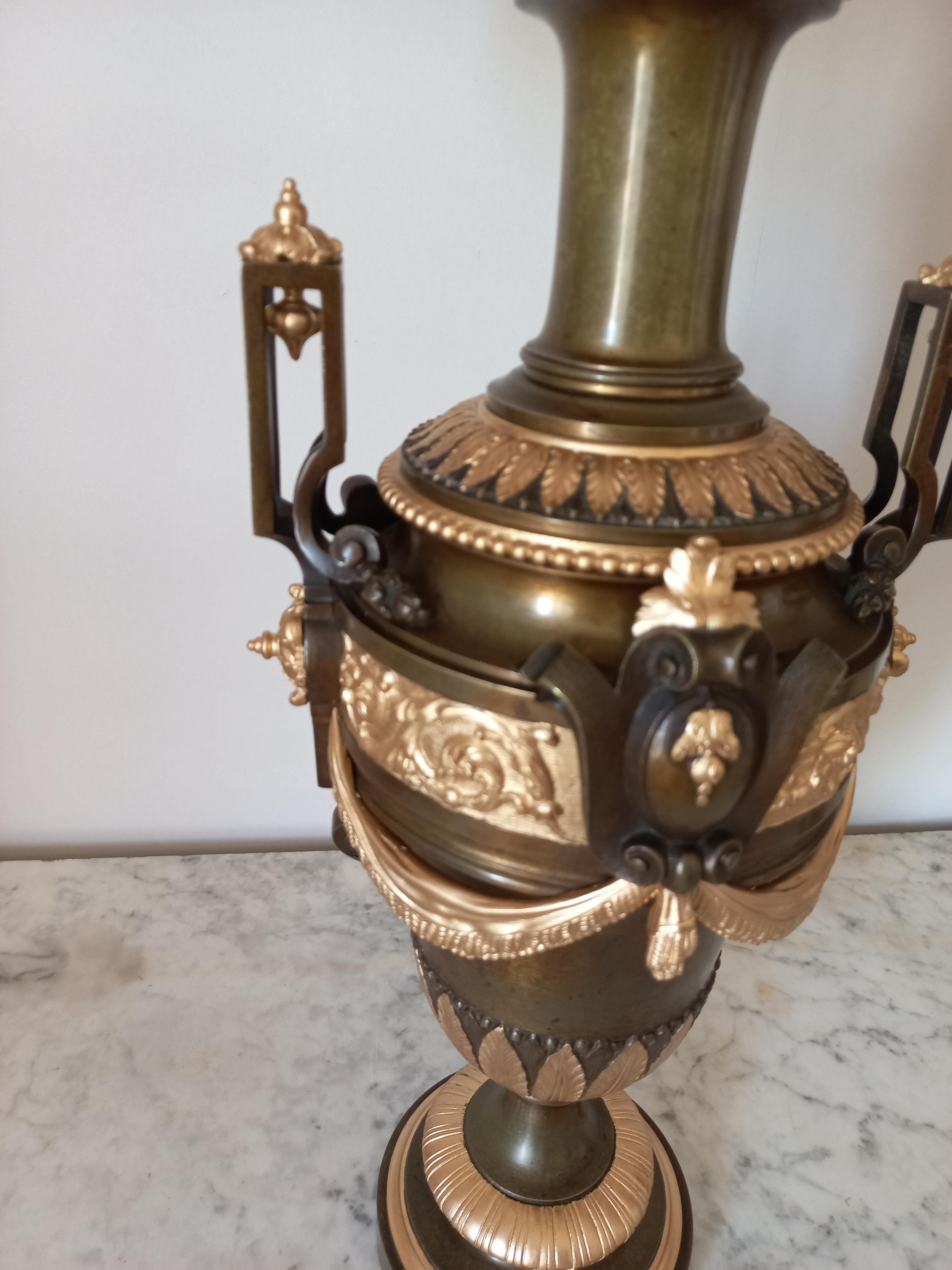 Pair of antique style bronze lamps, France 19th century For Sale 2