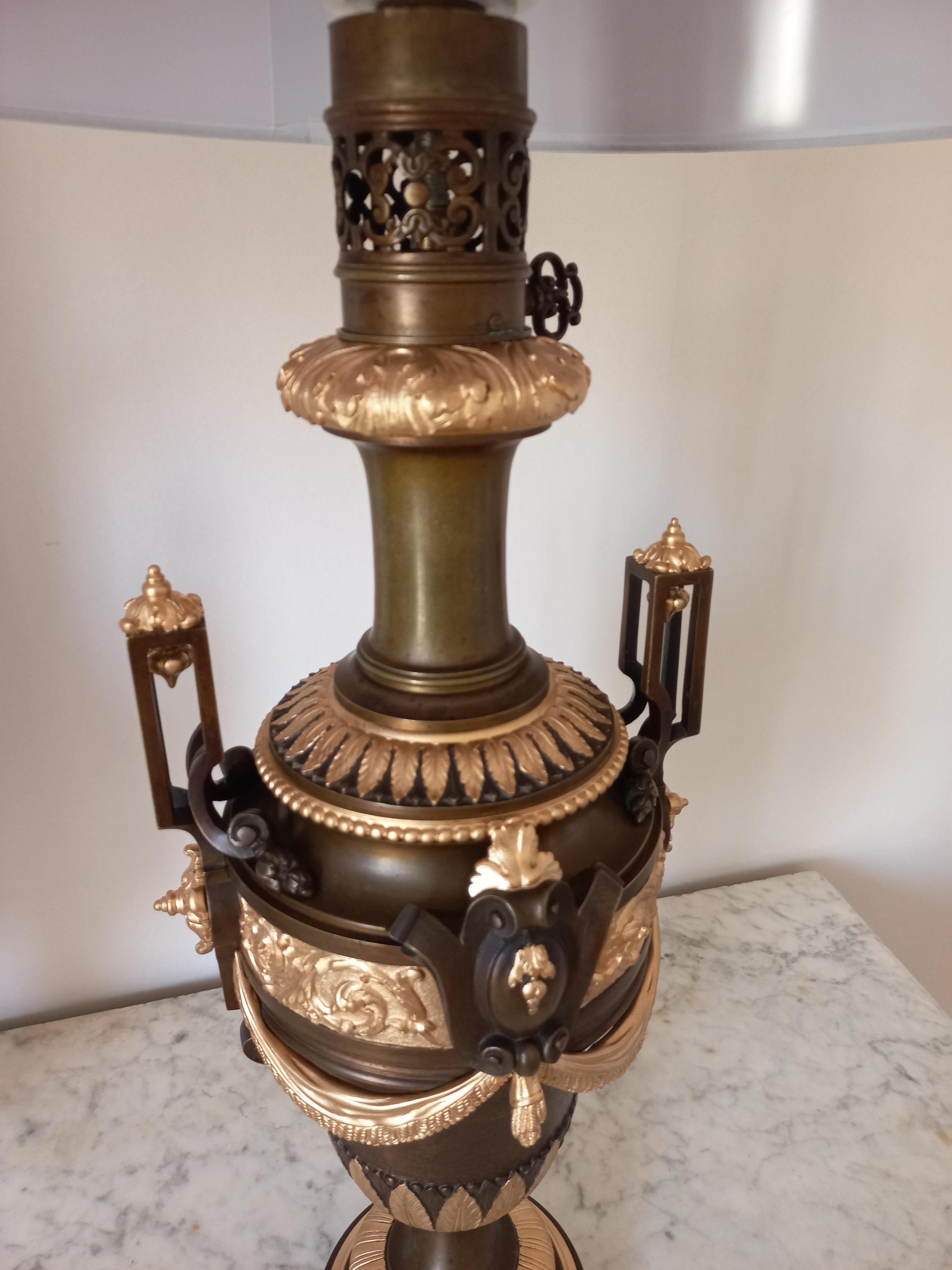 Pair of antique style bronze lamps, France 19th century For Sale 3