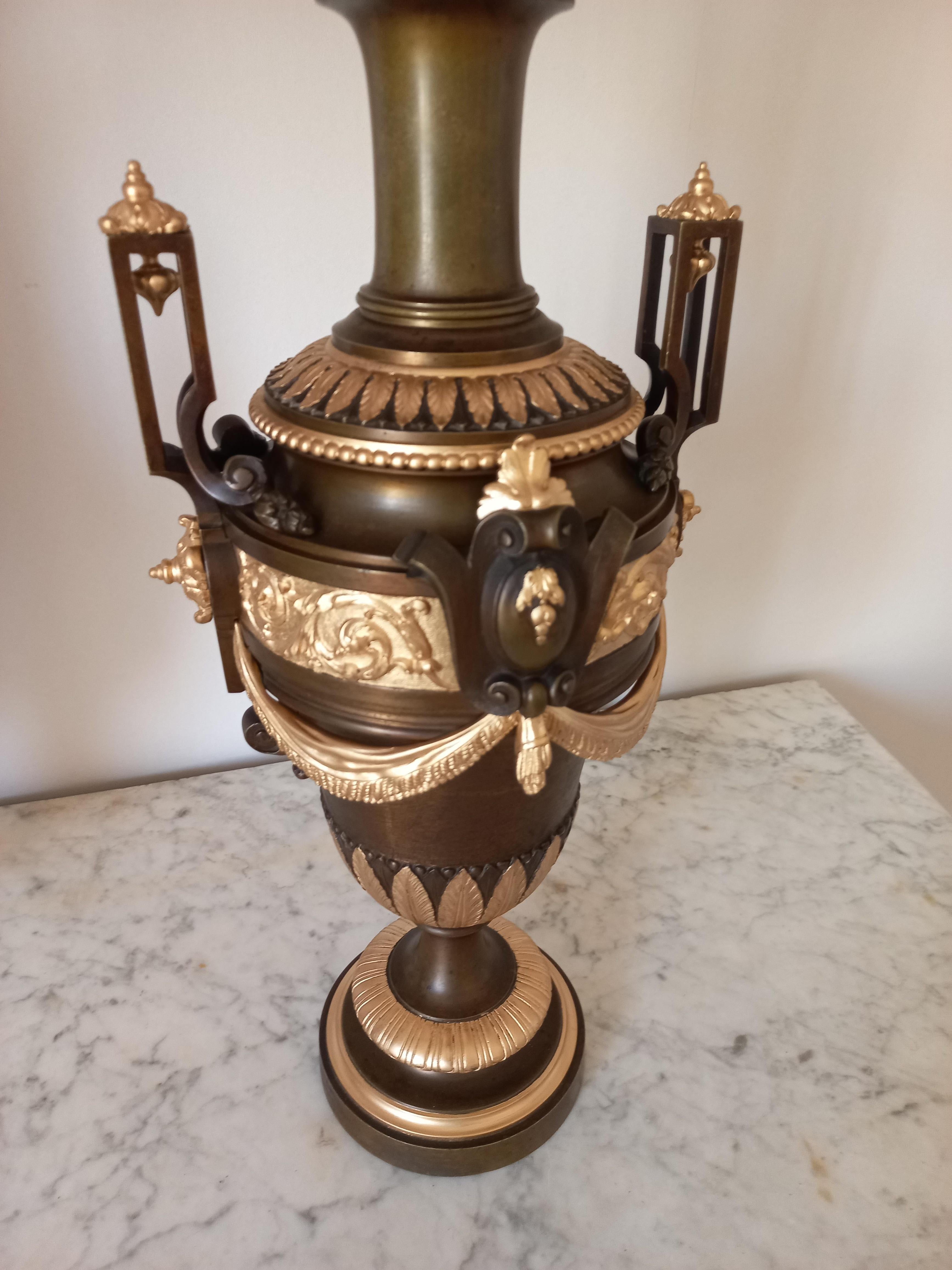 Pair of antique style bronze lamps, France 19th century For Sale 4
