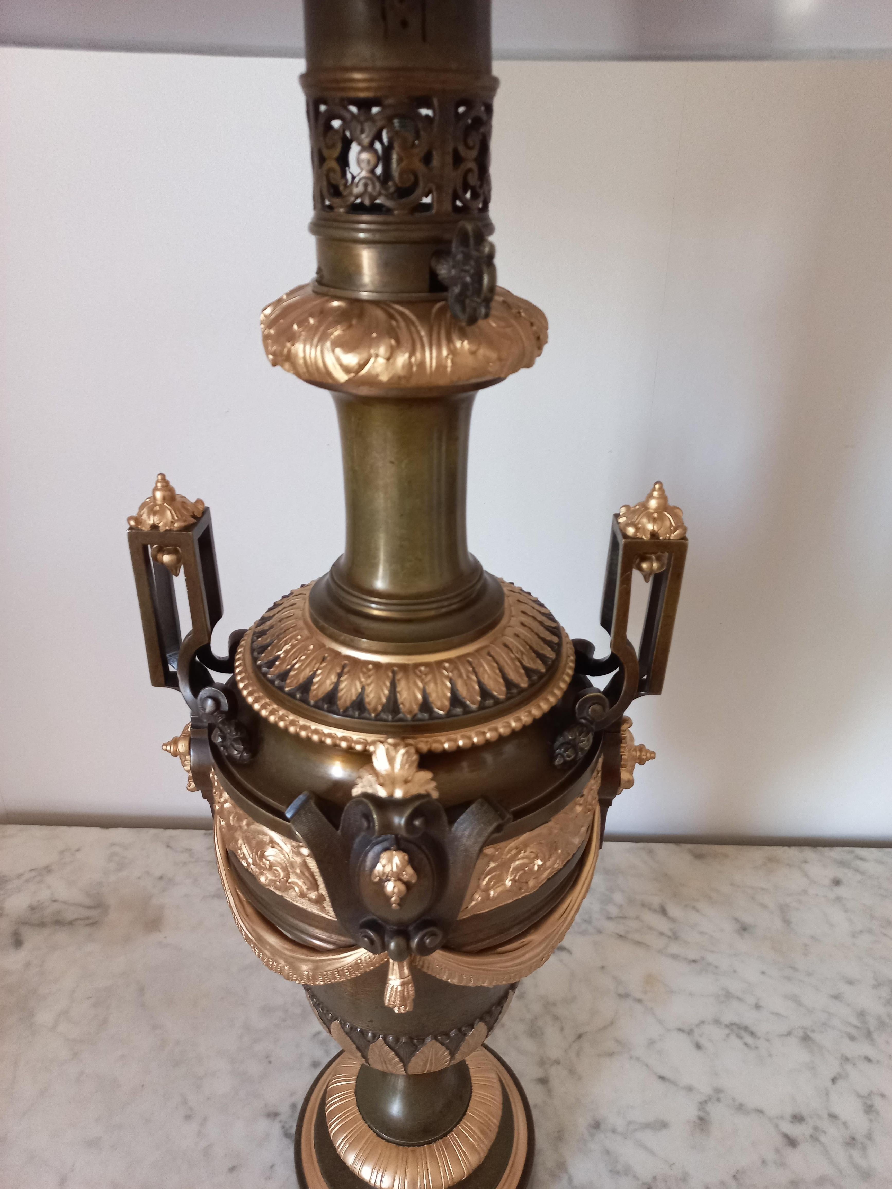 Greco Roman Pair of antique style bronze lamps, France 19th century For Sale