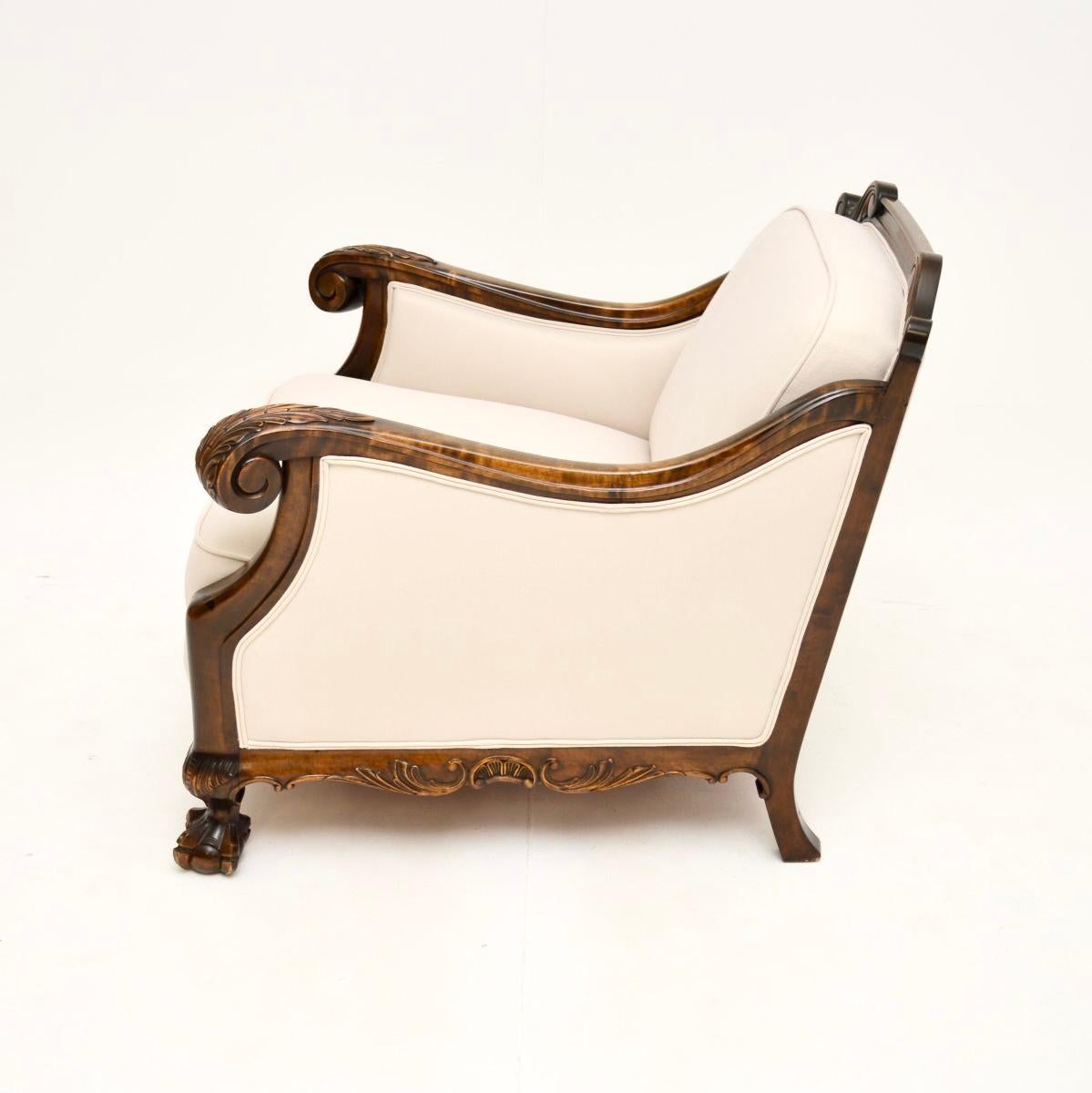 Début du 20ème siècle Paire de fauteuils suédois anciens en bouleau satiné en vente