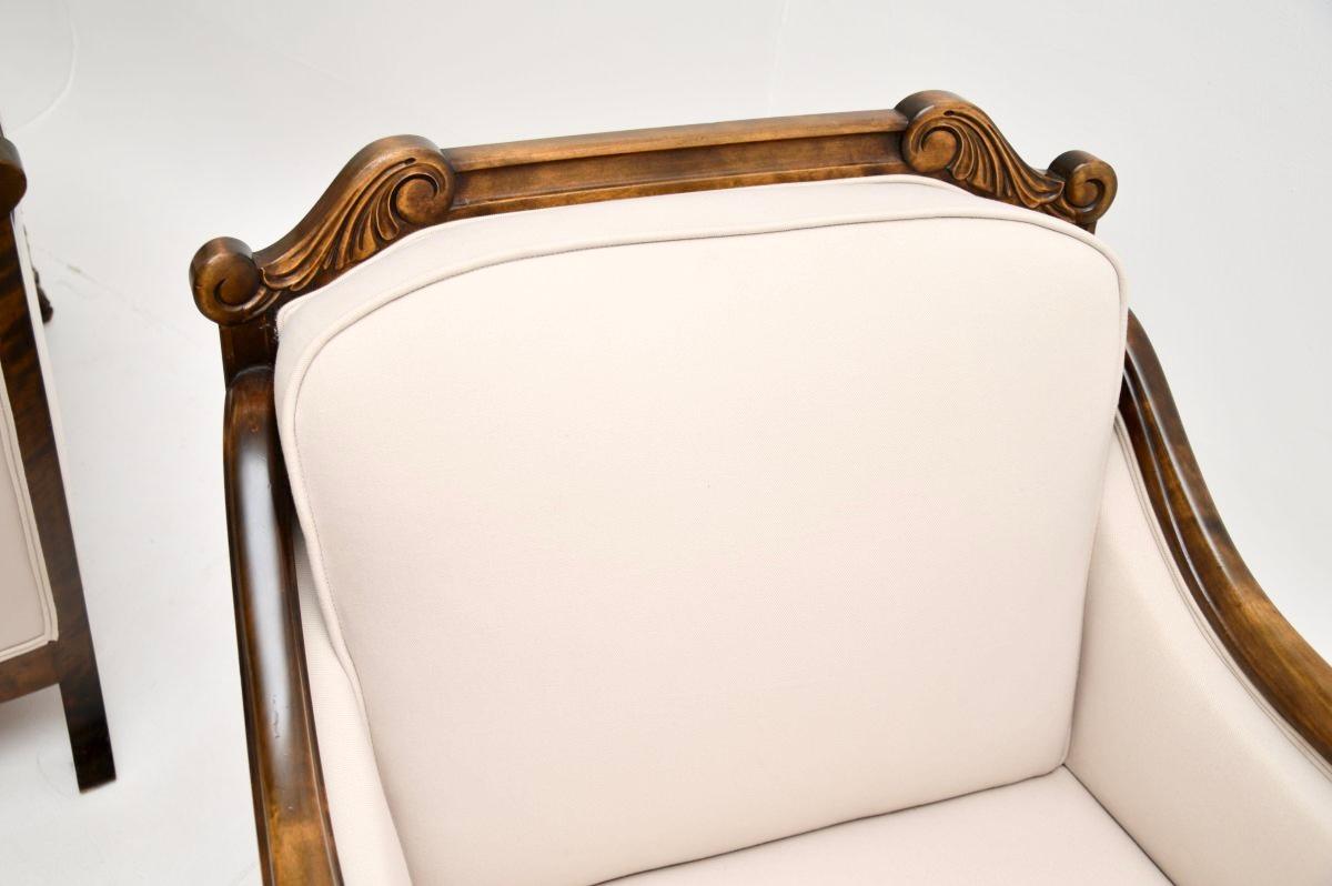 Tissu Paire de fauteuils suédois anciens en bouleau satiné en vente
