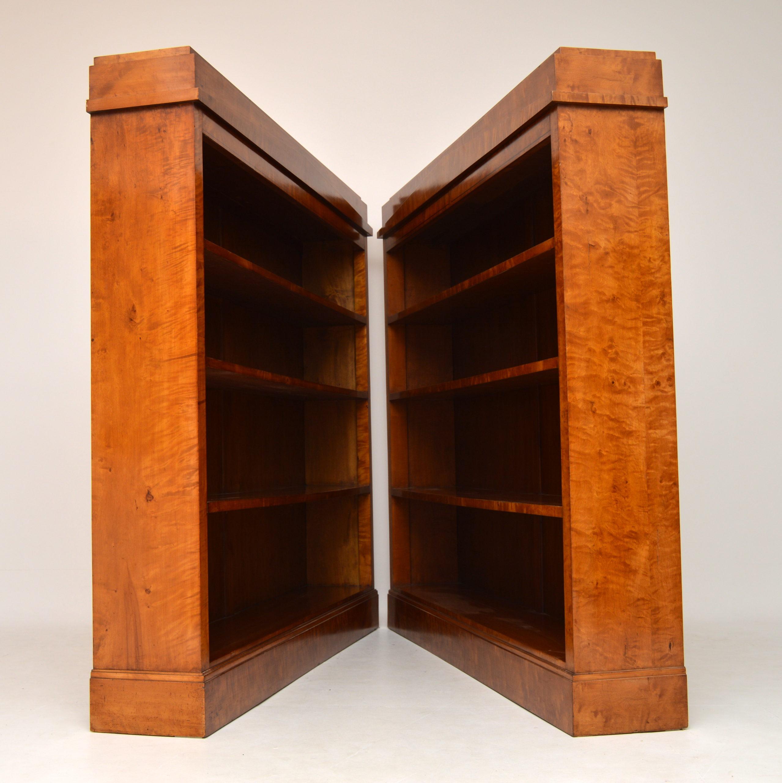 Impressive and rare pair of Swedish Biedermeier satin birch open bookcases in excellent original condition and dating from the late 19th century. I don’t really want to split them up, because it’s so hard to find a pair. Please enlarge all the