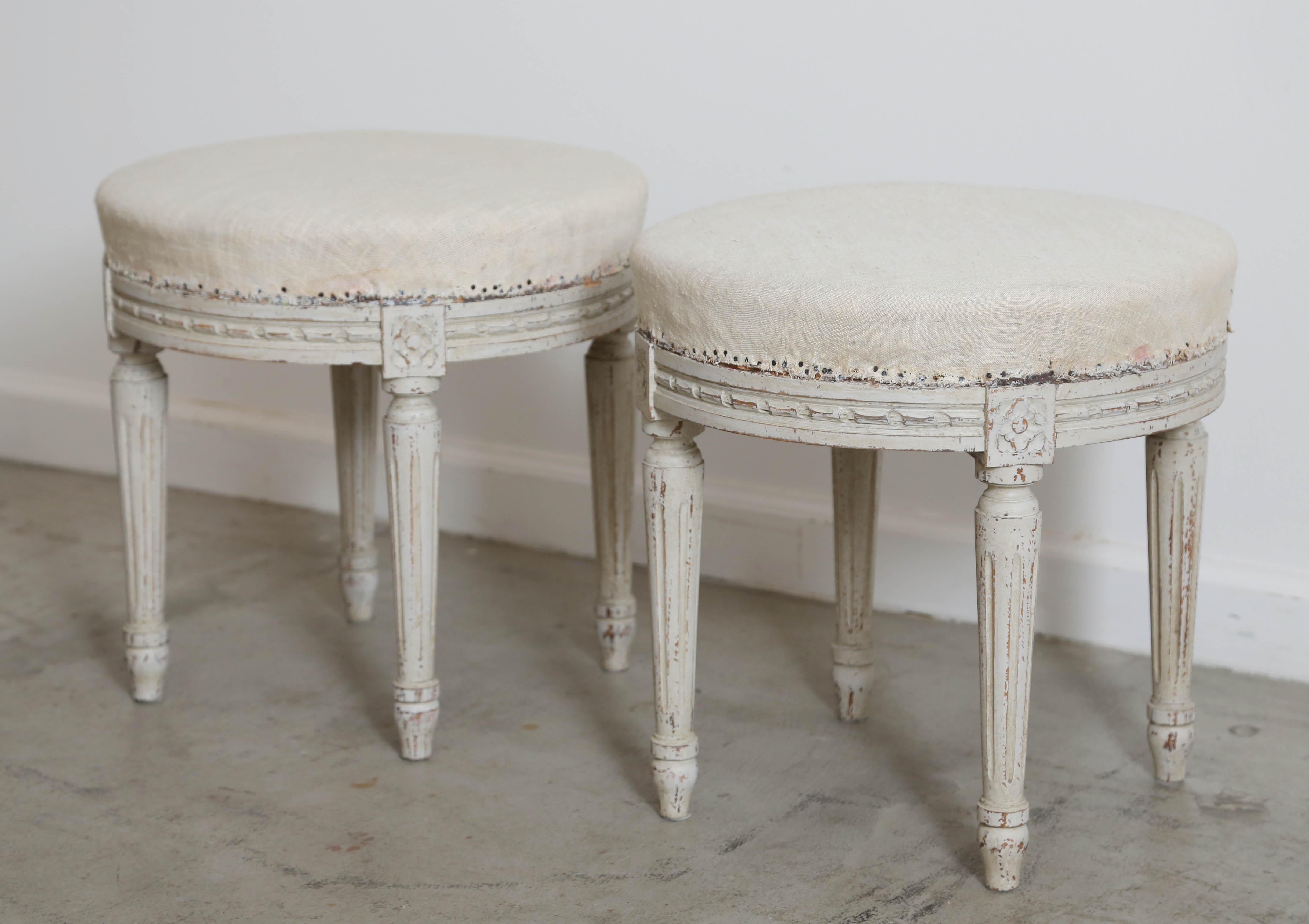 Pair of Antique Swedish Gustavian Style Painted Round Stools, Late 19th Century In Good Condition In West Palm Beach, FL