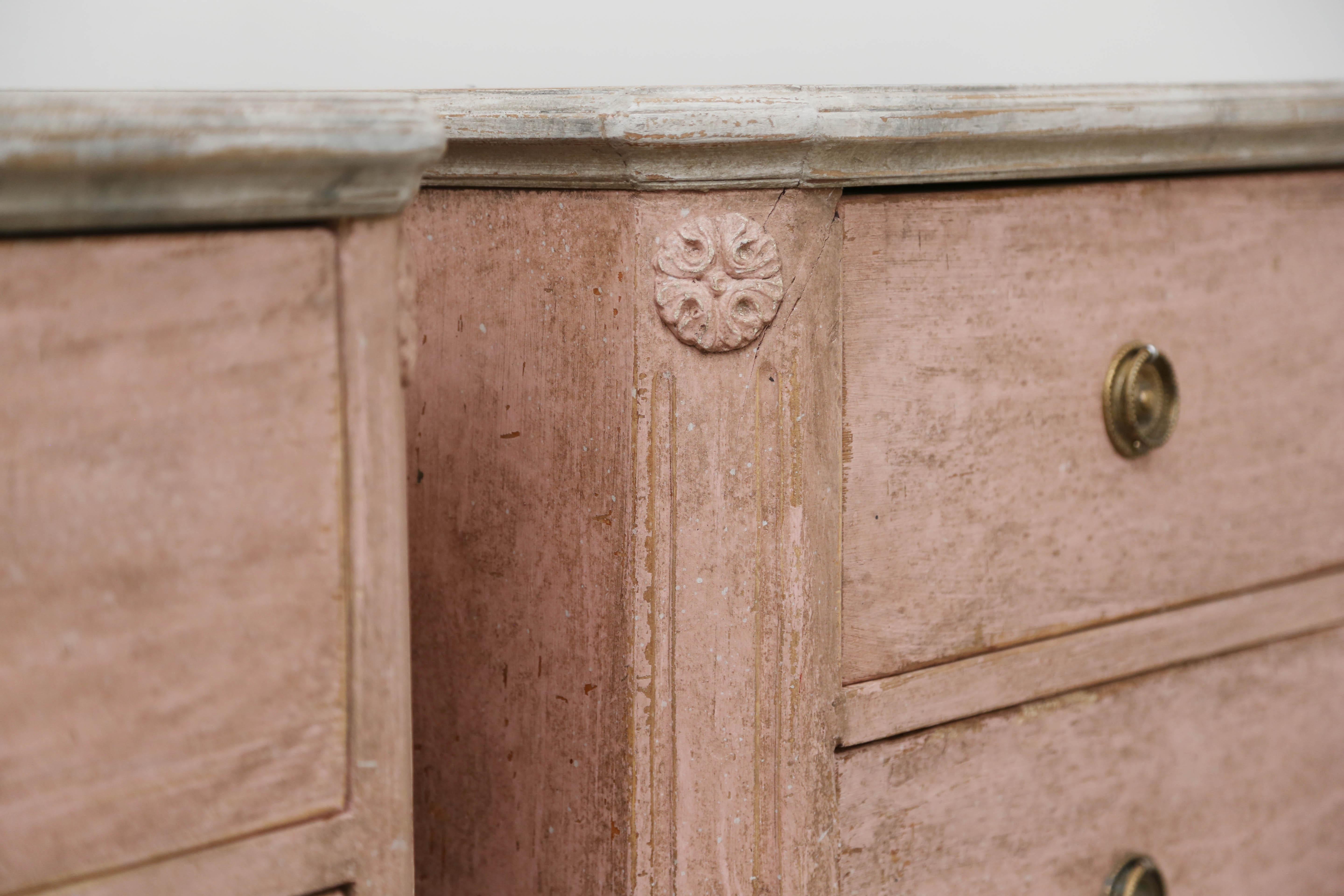 Pair of Antique Swedish Gustavian Style Rose Painted Chests, Late 19th Century In Good Condition In West Palm Beach, FL