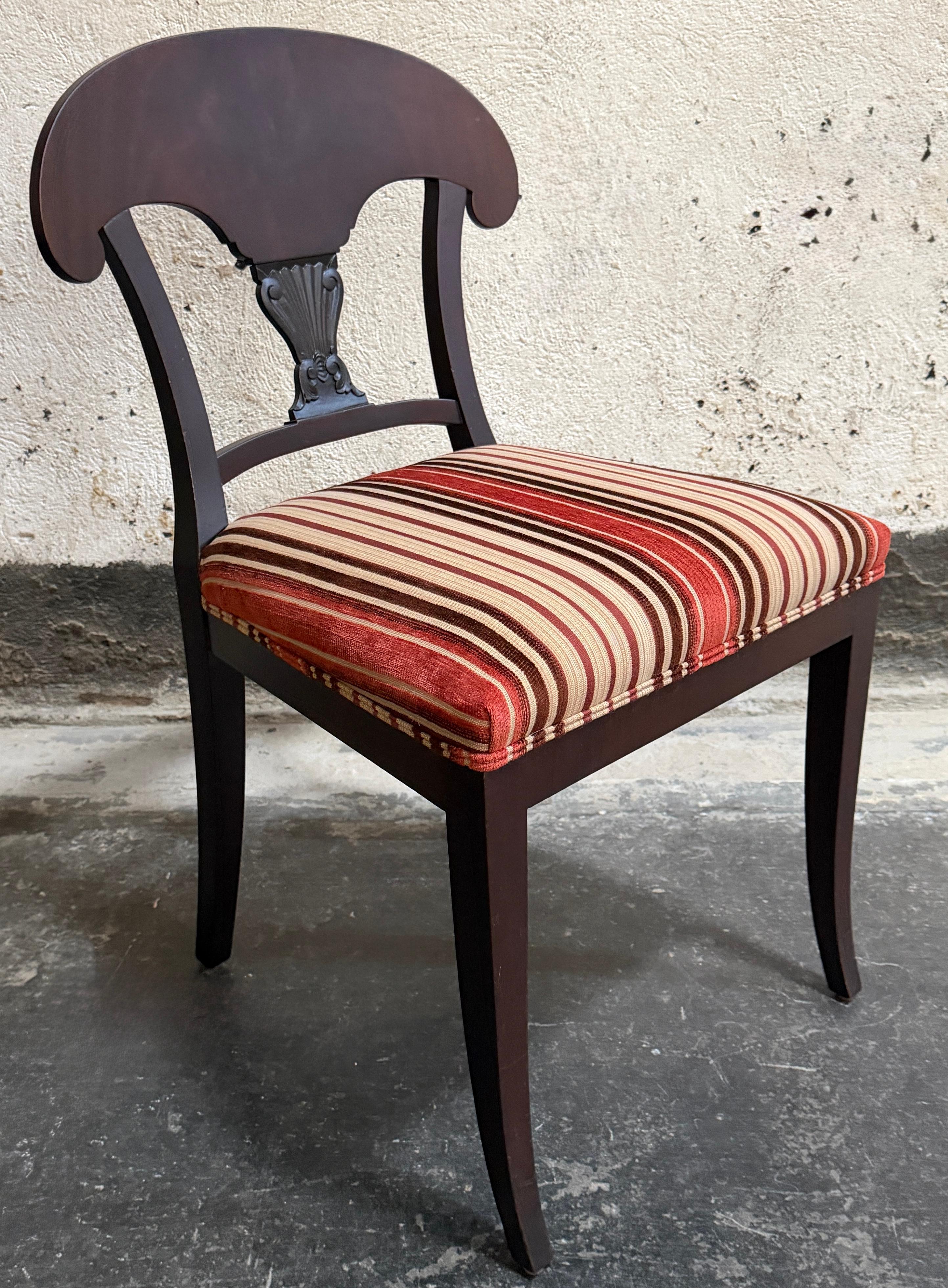 Paar antike schwedische Karl Johan Biedermeier Stühle aus geflammter Birke - restauriert (20. Jahrhundert) im Angebot