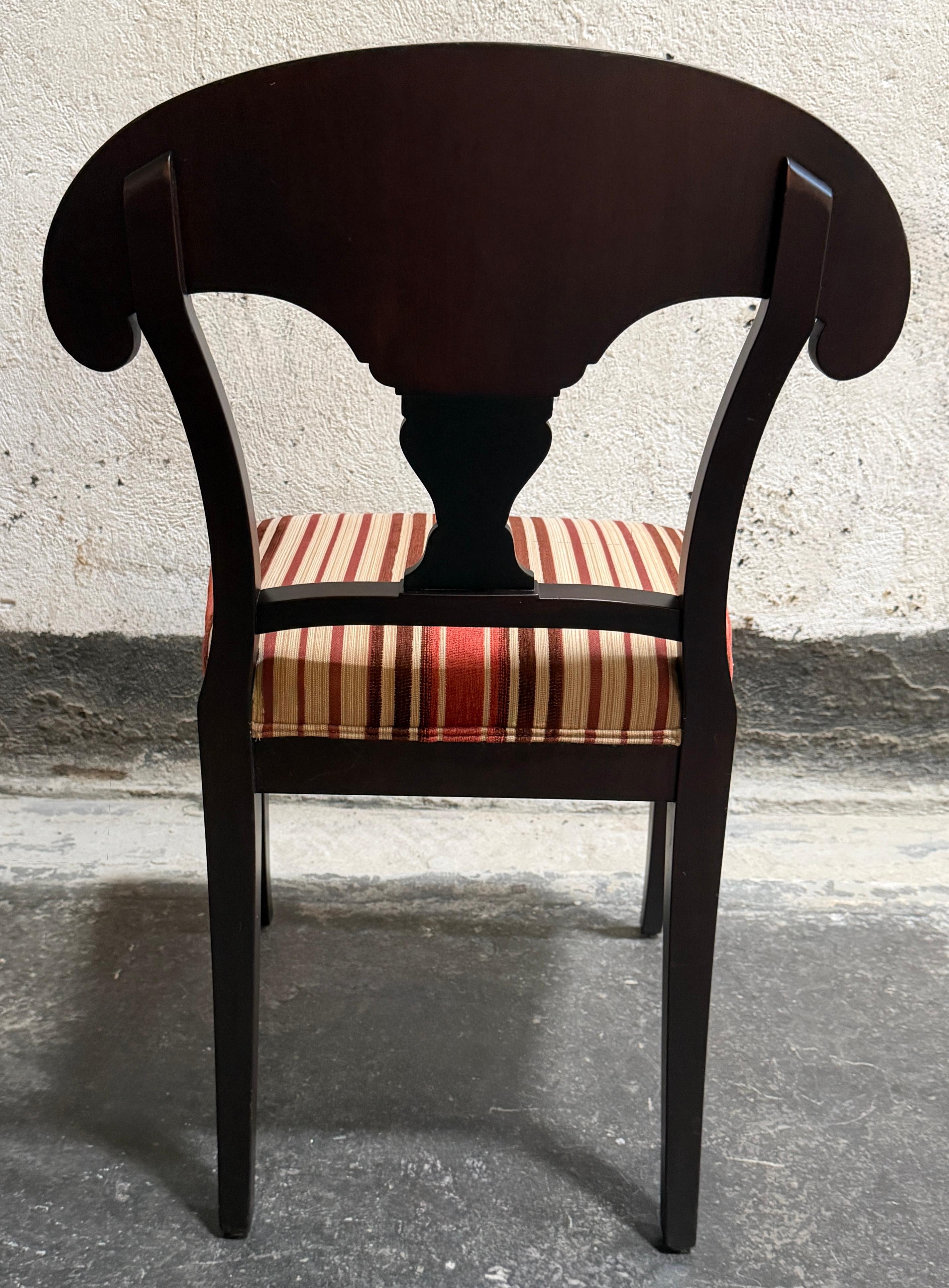 Paar antike schwedische Karl Johan Biedermeier Stühle aus geflammter Birke - restauriert im Angebot 1