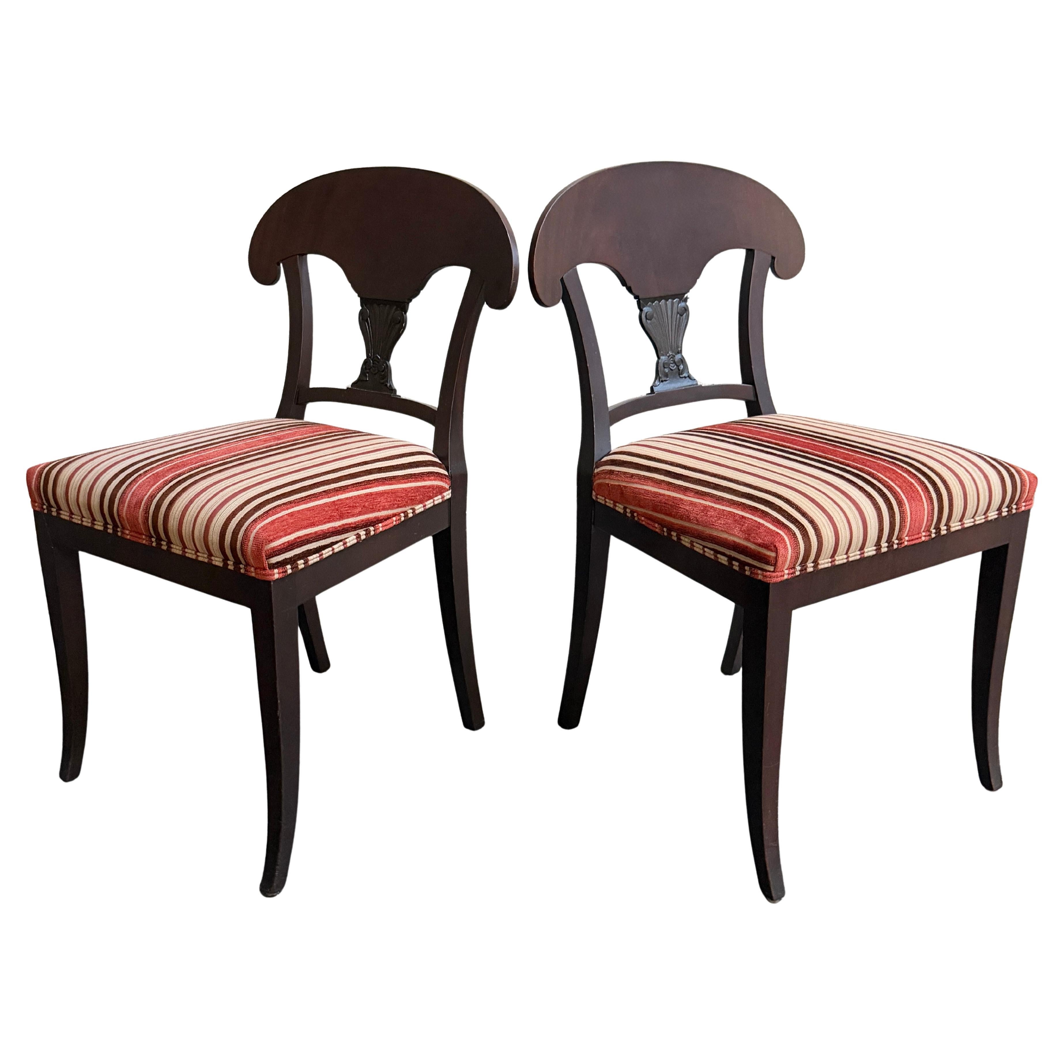 Paar antike schwedische Karl Johan Biedermeier Stühle aus geflammter Birke - restauriert