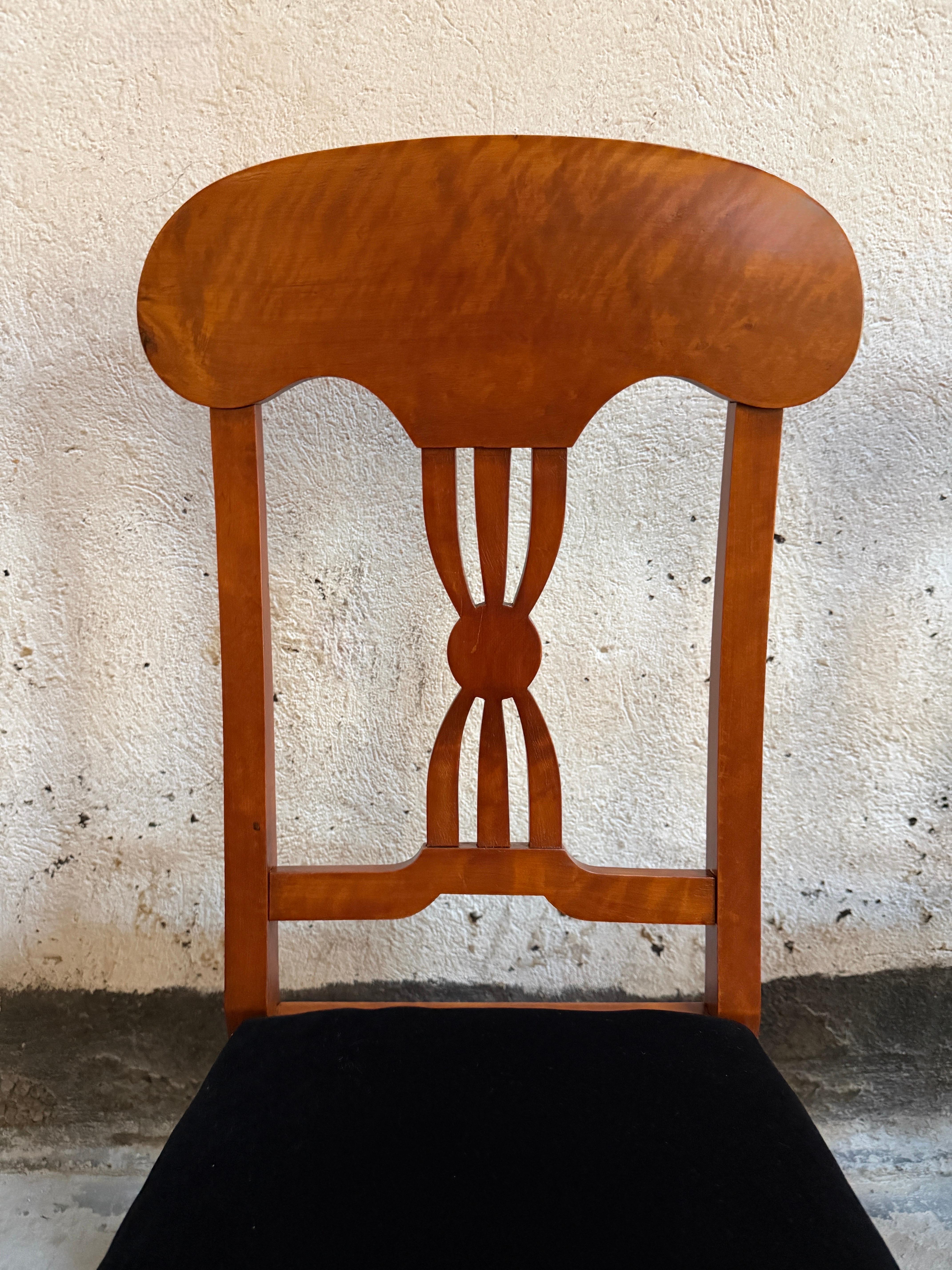 Tessuto Coppia di antiche sedie svedesi Karl Johan (Biedermeier) Revival c. 1900 in vendita