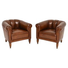 Paire de fauteuils club suédois anciens en cuir