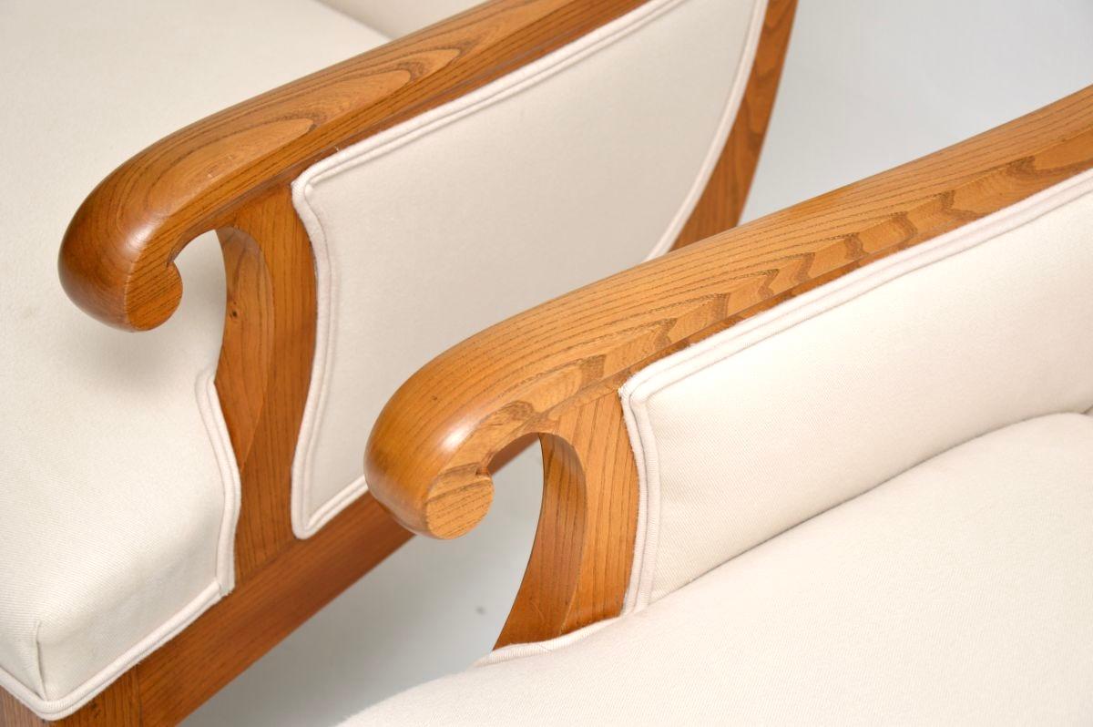 Paire de fauteuils anciens en orme massif de style néoclassique suédois en vente 3