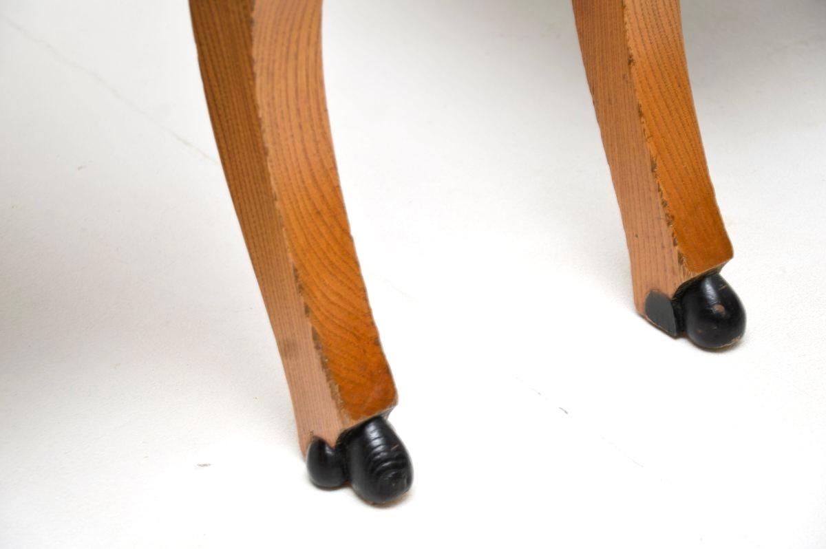 Paire de fauteuils anciens en orme massif de style néoclassique suédois en vente 5