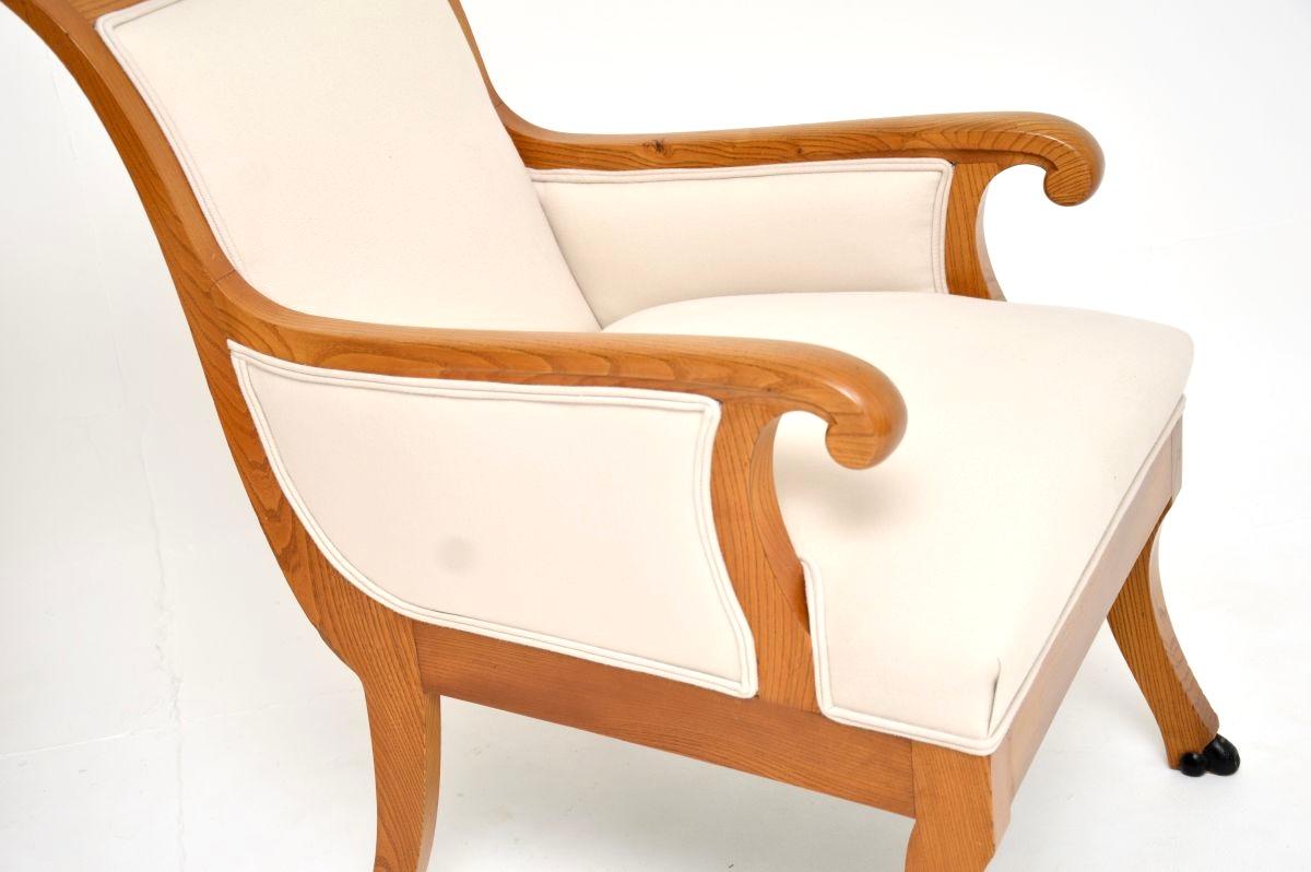 Fin du XIXe siècle Paire de fauteuils anciens en orme massif de style néoclassique suédois en vente