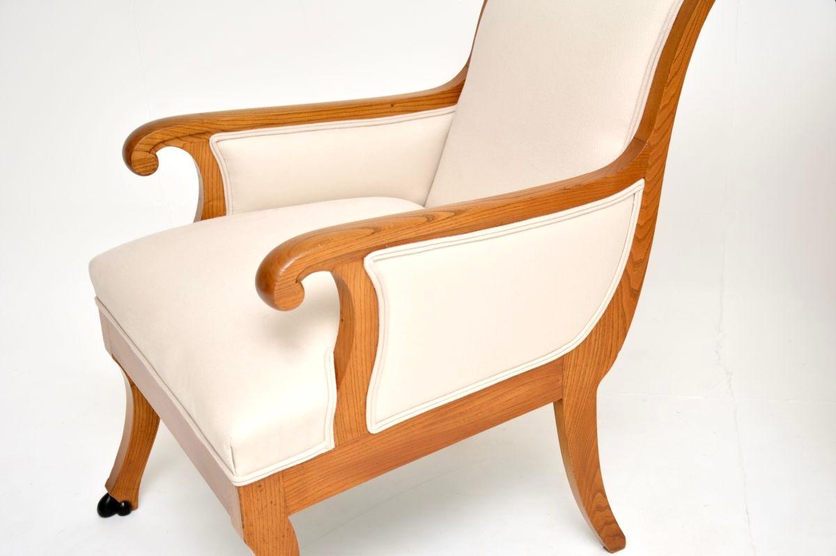 Coton Paire de fauteuils anciens en orme massif de style néoclassique suédois en vente