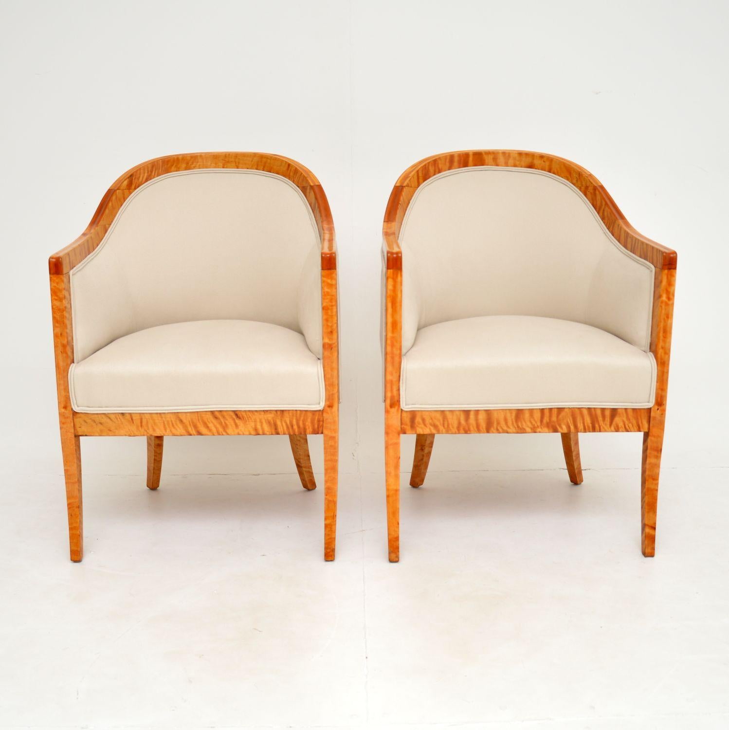 A superb pair of antique Swedish Biedermeier period armchairs in tiger birch, dating from around the 1840-1860’s.
They have a stunning design and are of amazing quality. The tiger birch wood frames have an elegant shape with gorgeous grain patterns