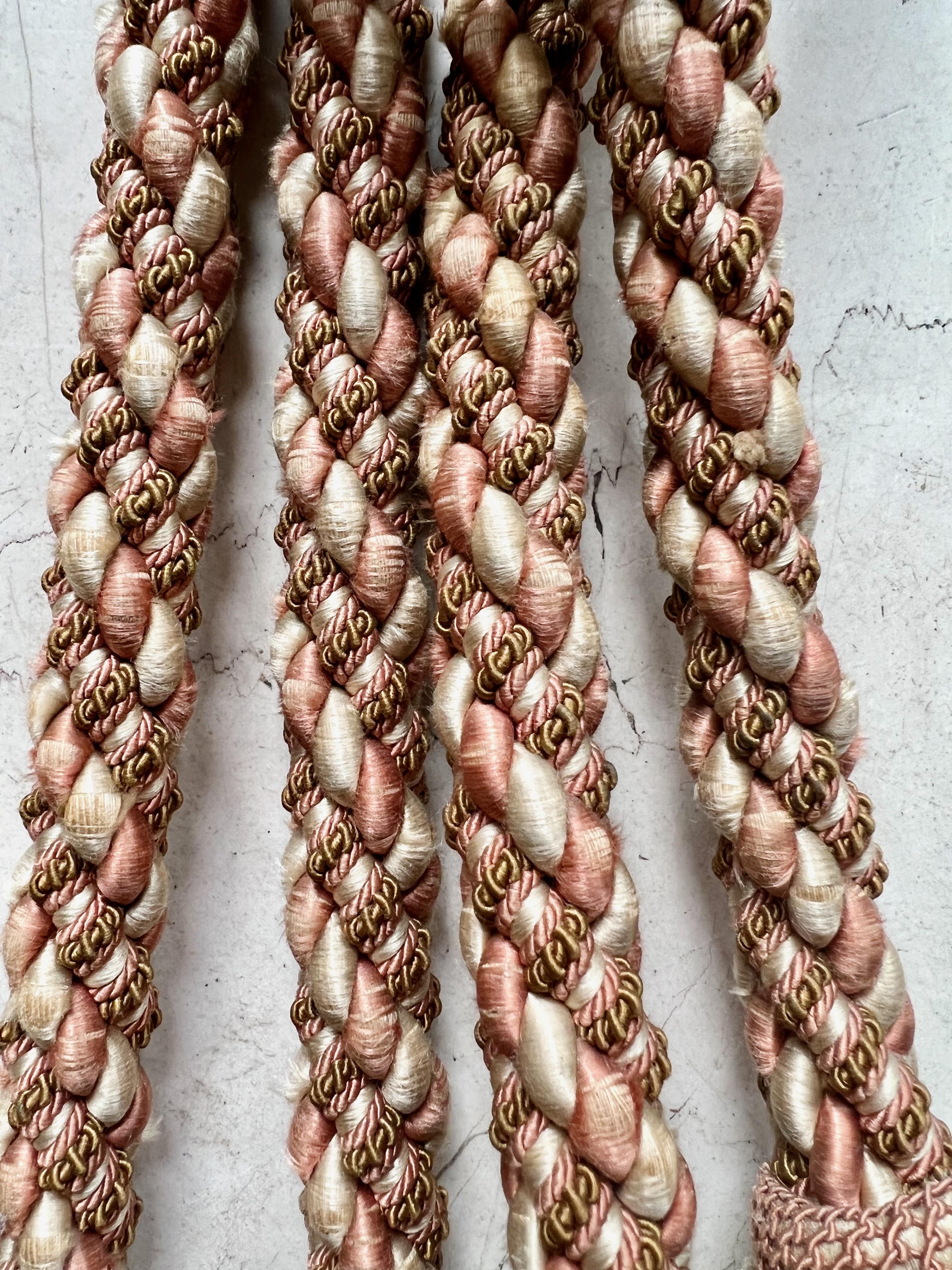 Paire d'embrasses de rideaux à glands anciens Passementerie française Bon état à Charleston, SC