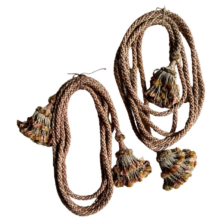 Rare ......passementerie De Château .. 2 Derniers Pompons E