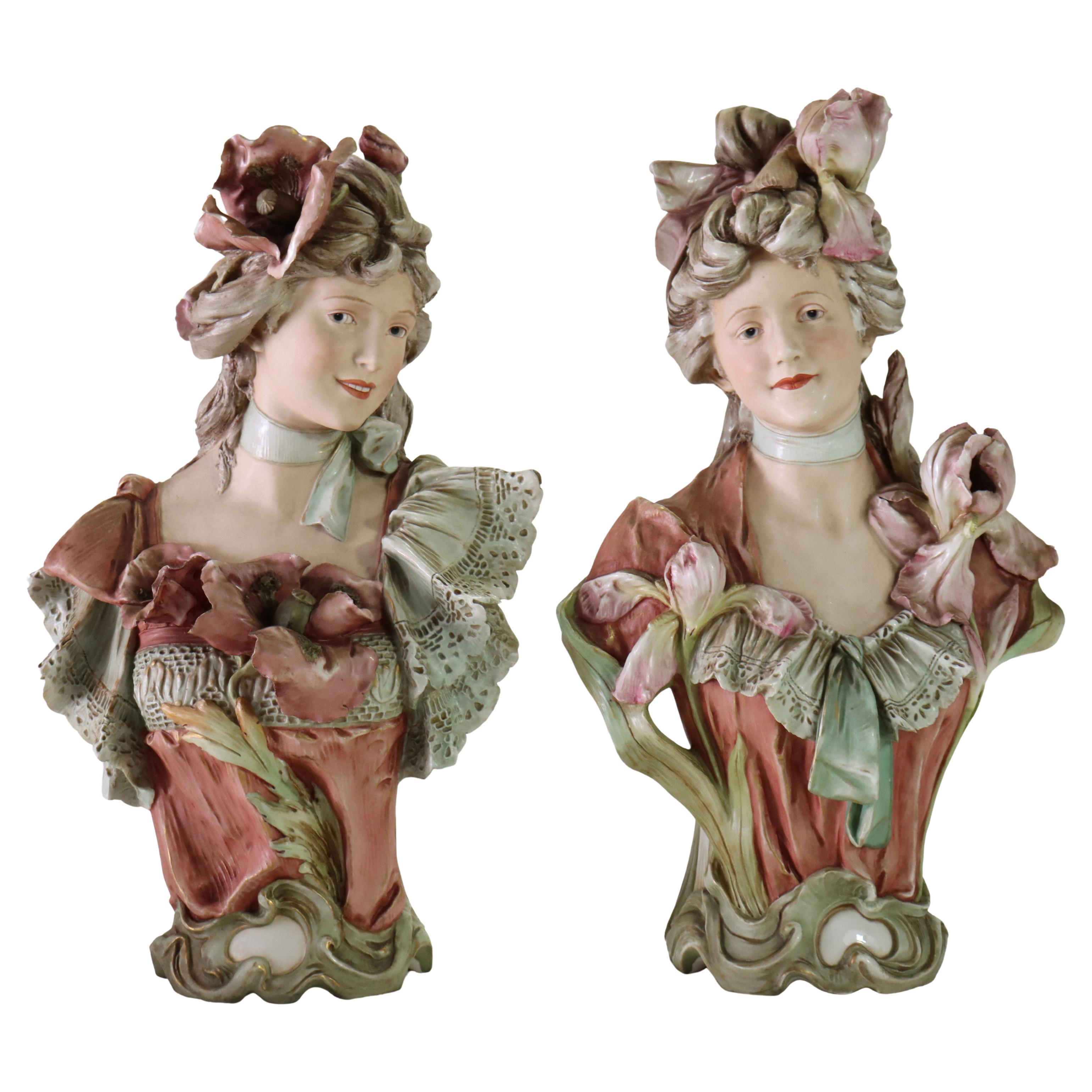 Coppia di antichi busti di donna in porcellana Teplitz C1900
