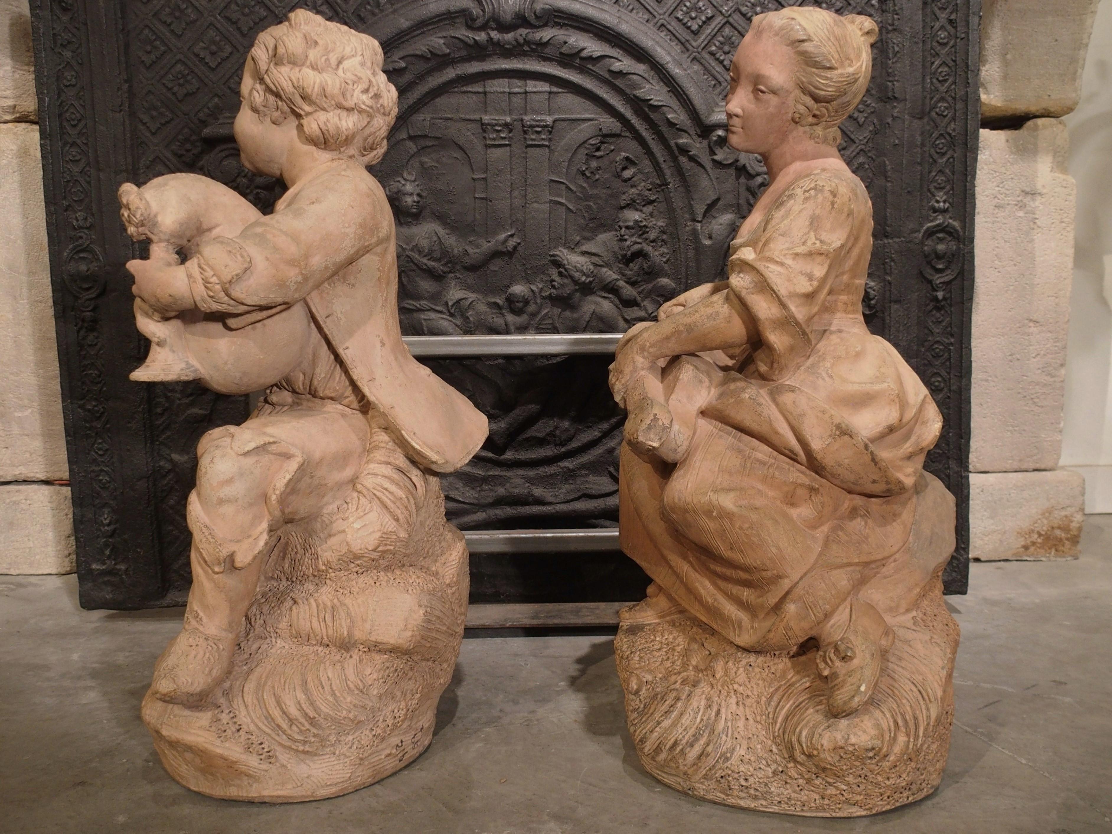 Paire de statues anciennes en terre cuite, Paris, datant d'environ 1880 en vente 14