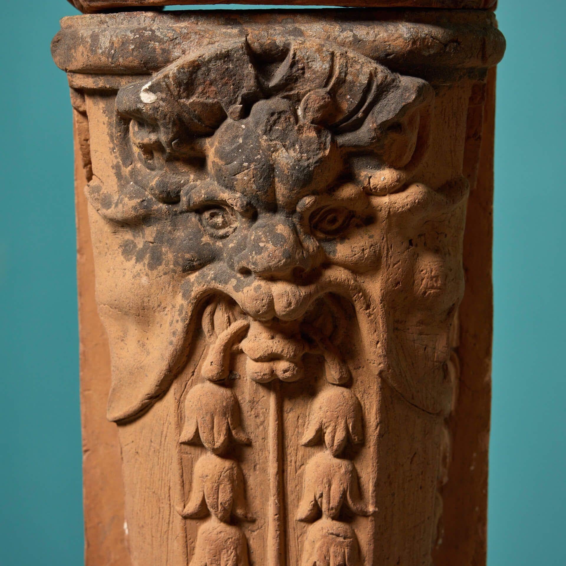 Paar antike Terrakotta-Hermen im klassischen Design (Englisch) im Angebot