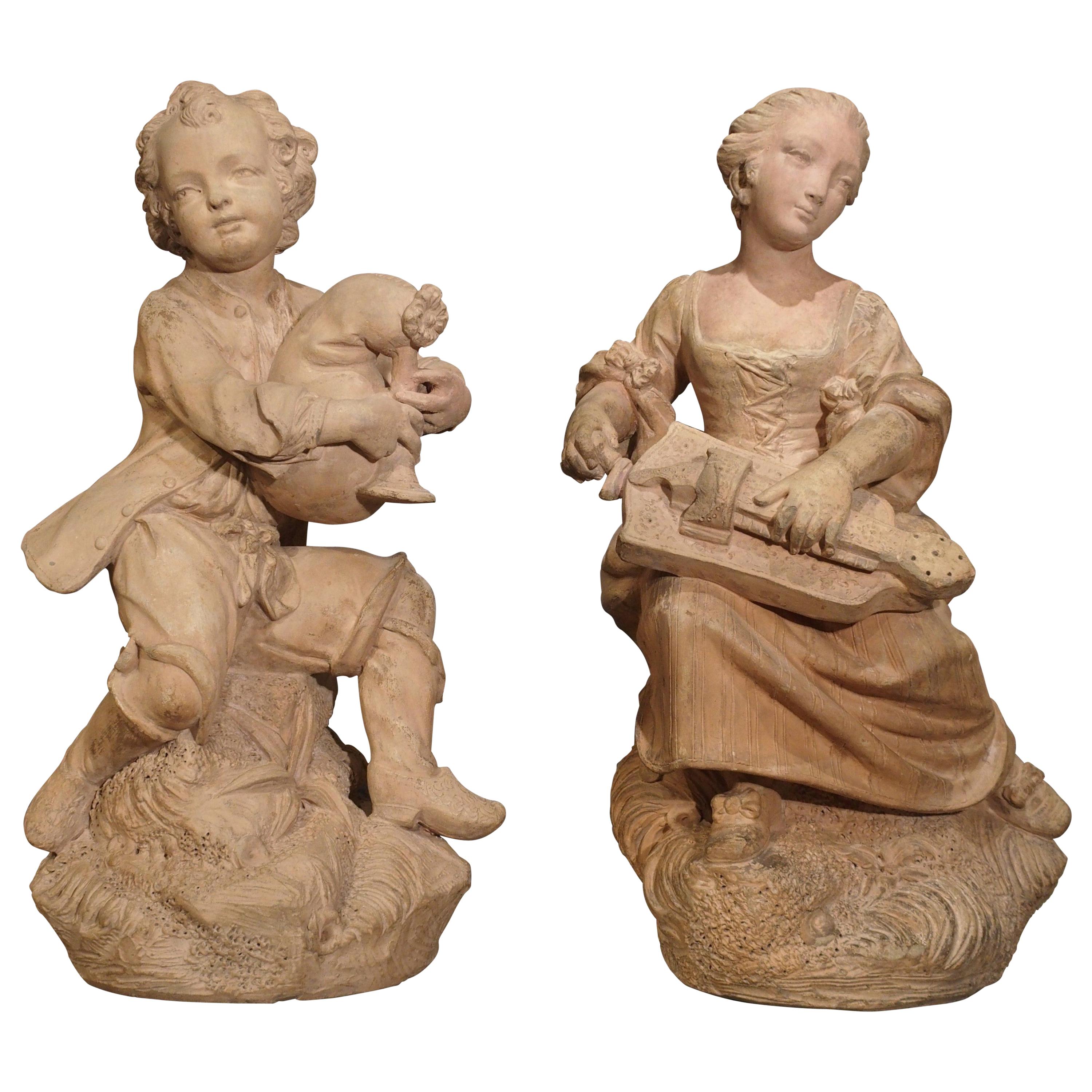 Paire de statues anciennes en terre cuite, Paris, datant d'environ 1880 en vente