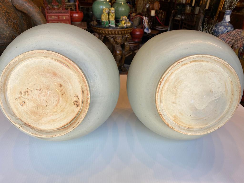 Pair of Antique Thai Double Gourd Vases In Good Condition In Sarasota, FL