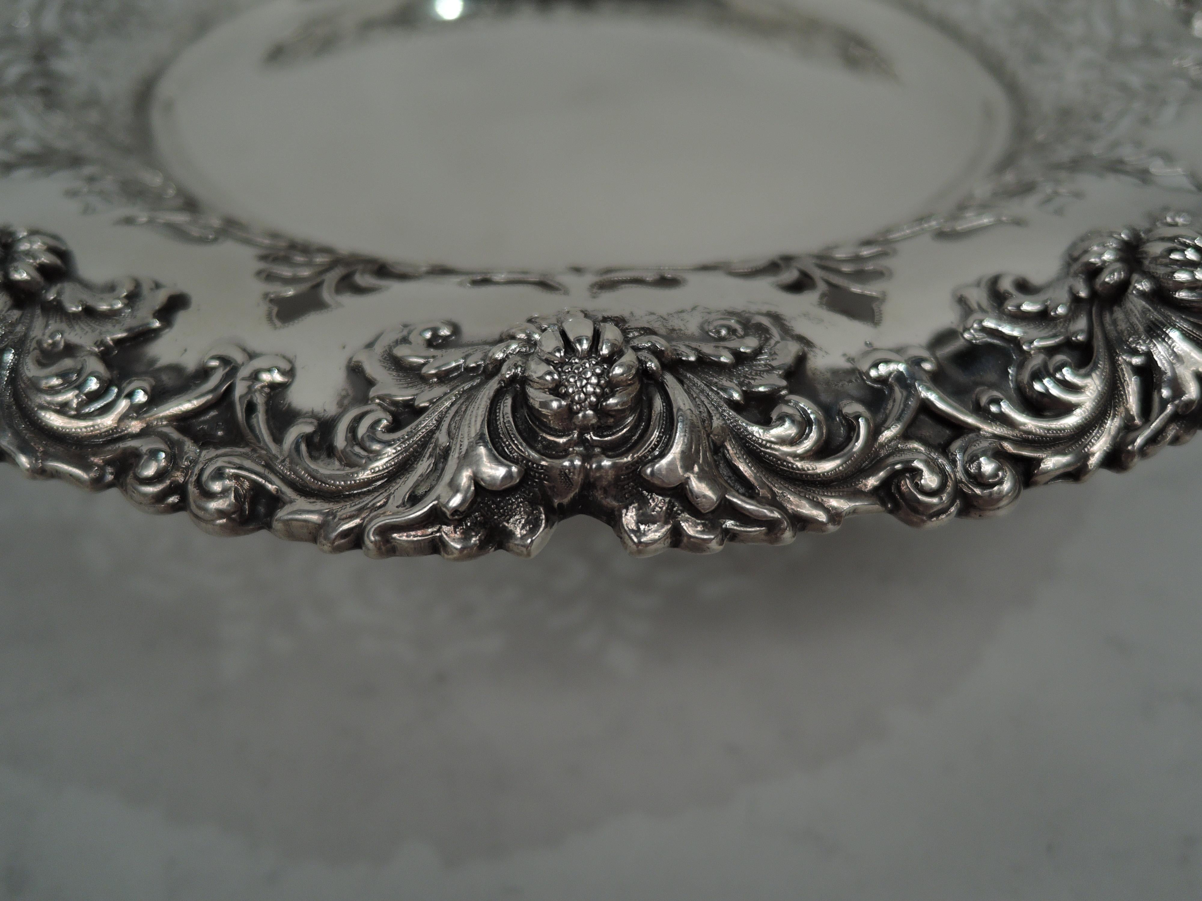 Pair of Antique Tiffany American Classical Sterling Silver Compotes In Good Condition For Sale In New York, NY