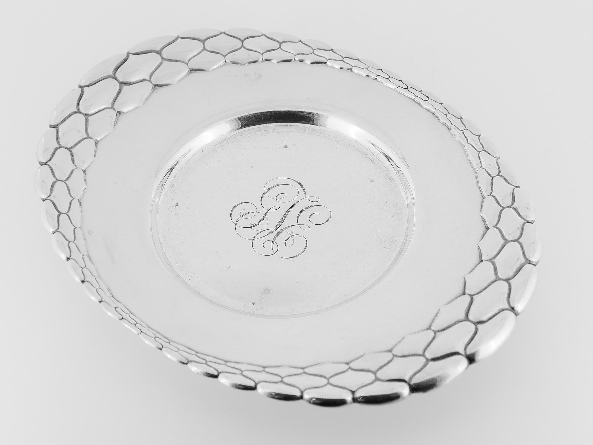 Pair of Antique Tiffany & Co. Sterling Silver Plates with 'G.S.E.' Monogram For Sale 5
