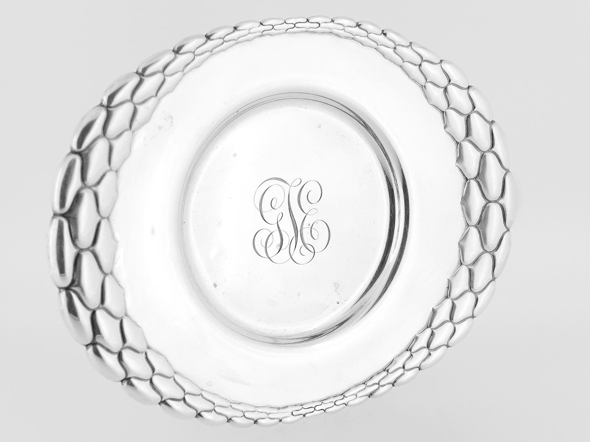 Pair of Antique Tiffany & Co. Sterling Silver Plates with 'G.S.E.' Monogram For Sale 6