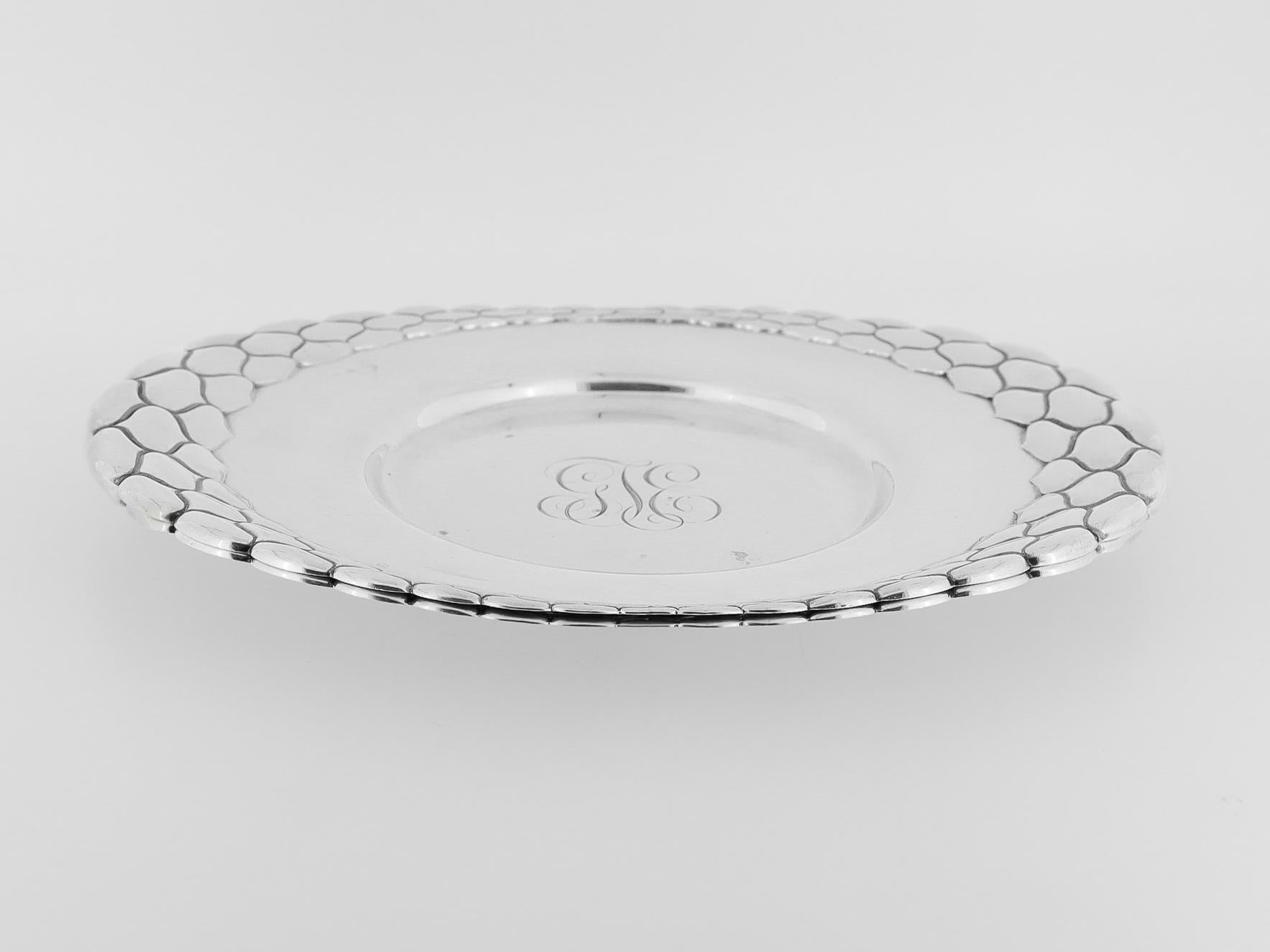 Pair of Antique Tiffany & Co. Sterling Silver Plates with 'G.S.E.' Monogram For Sale 4