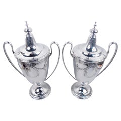Paire d'urnes antiques Tiffany de style édouardien néoclassique, avec couvercle, de 17 pouces