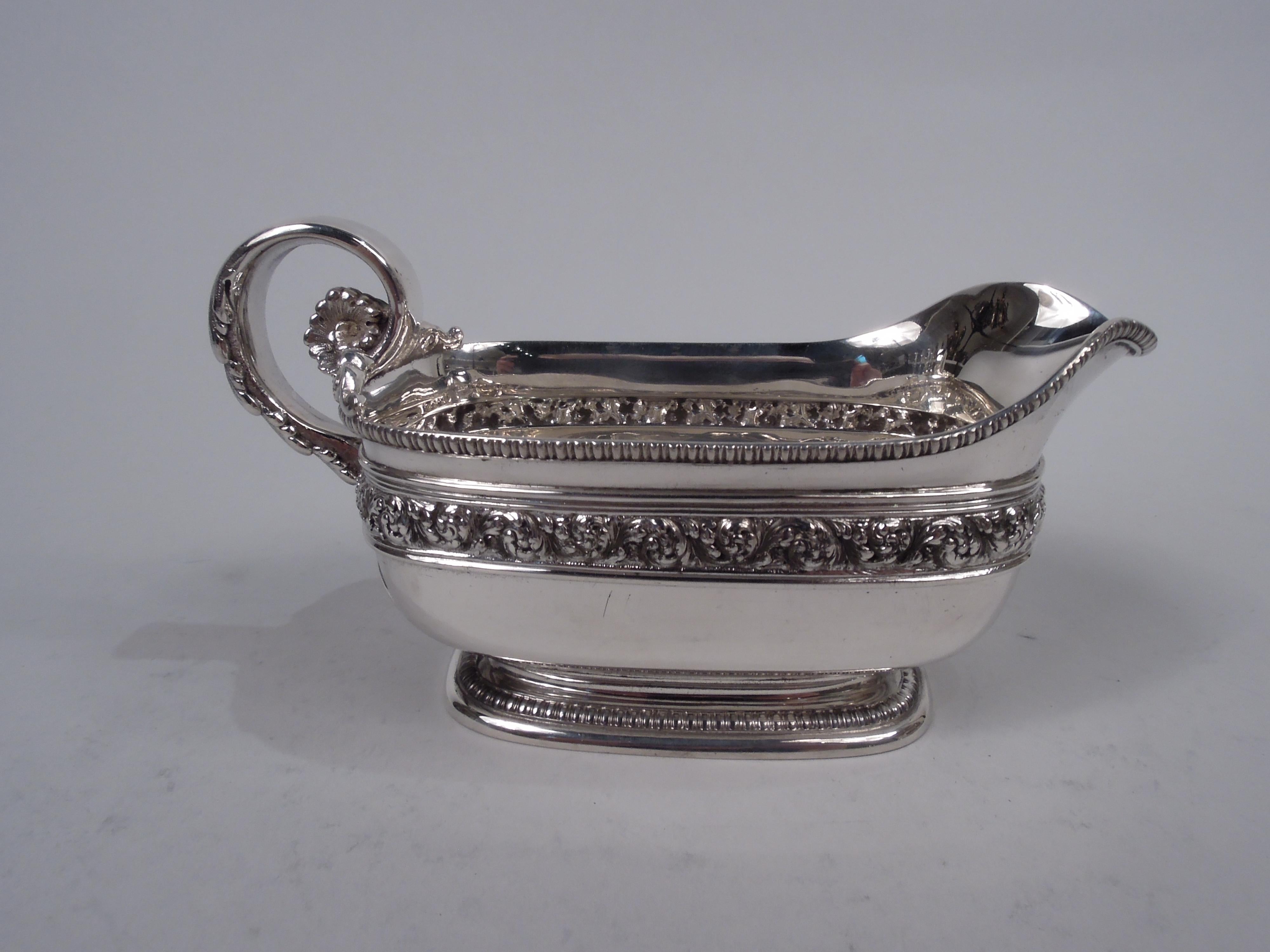 Pair of Antique Tiffany Victorian Classical Sterling Silver Sauceboats In Good Condition For Sale In New York, NY