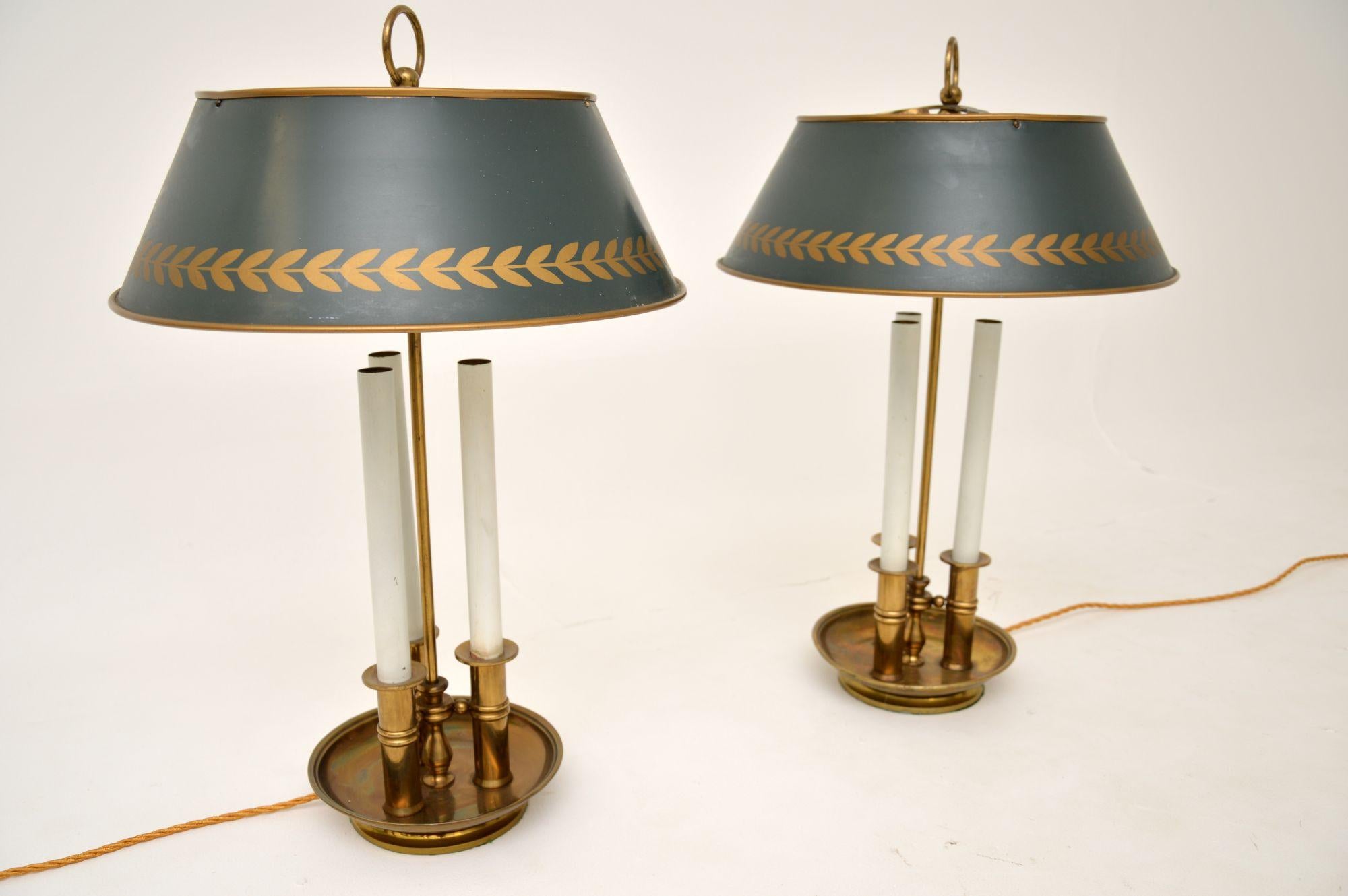 Paar antike Tischlampen aus Zinn und Messing (Neoklassisch) im Angebot