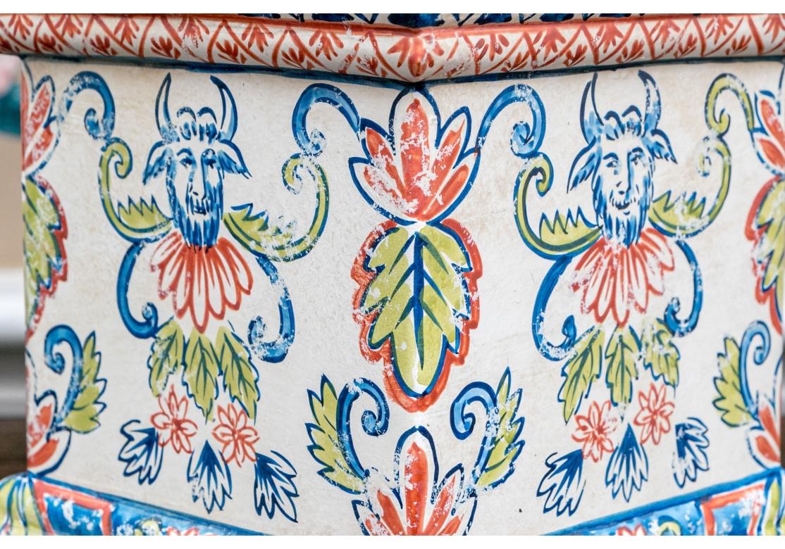Métal Paire d'anciens vases à tulipes en forme de pagode, peints à la main et montés comme lampes. en vente
