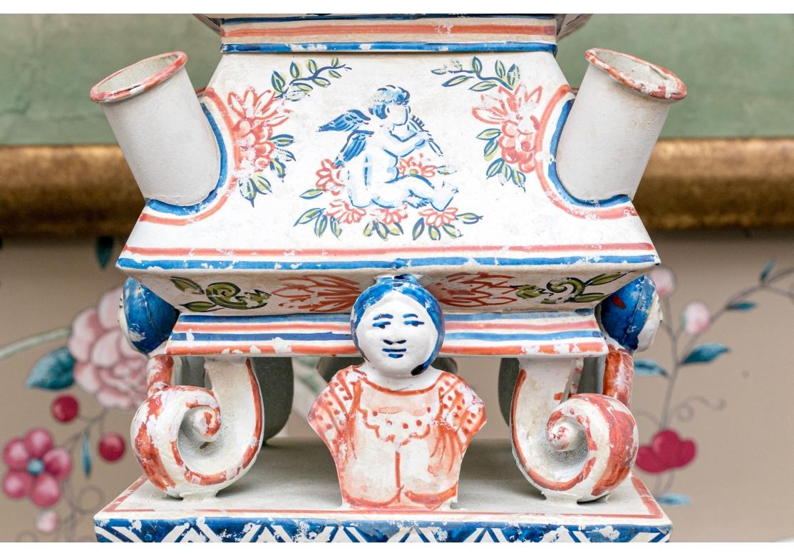 Paire d'anciens vases à tulipes en forme de pagode, peints à la main et montés comme lampes. en vente 2
