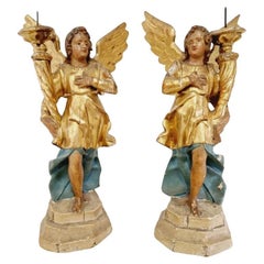Coppia di candelieri antichi a forma di angelo in legno del XVIII secolo