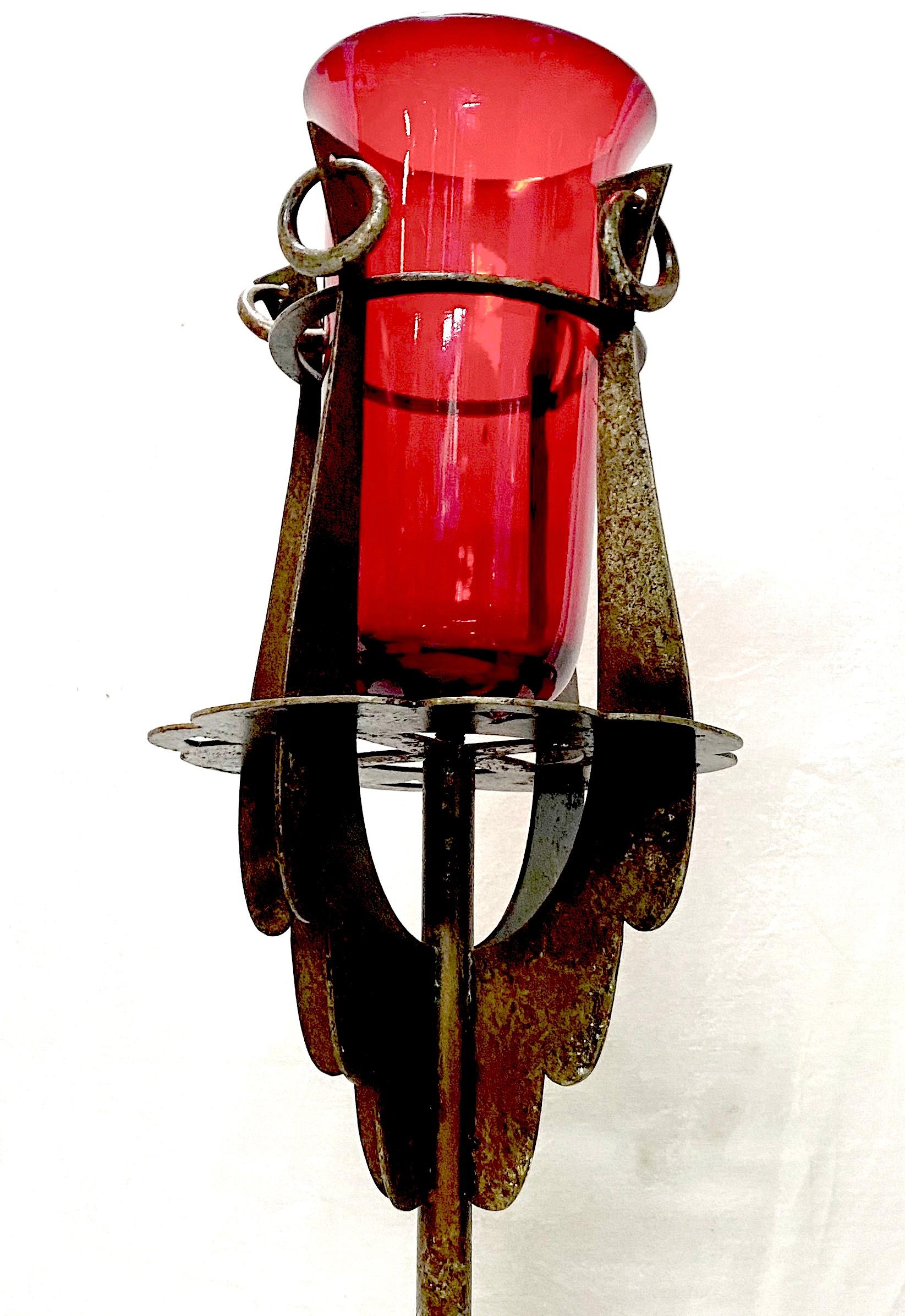 Paire de lampadaires anciens en fer forgé en forme de torche en vente 3