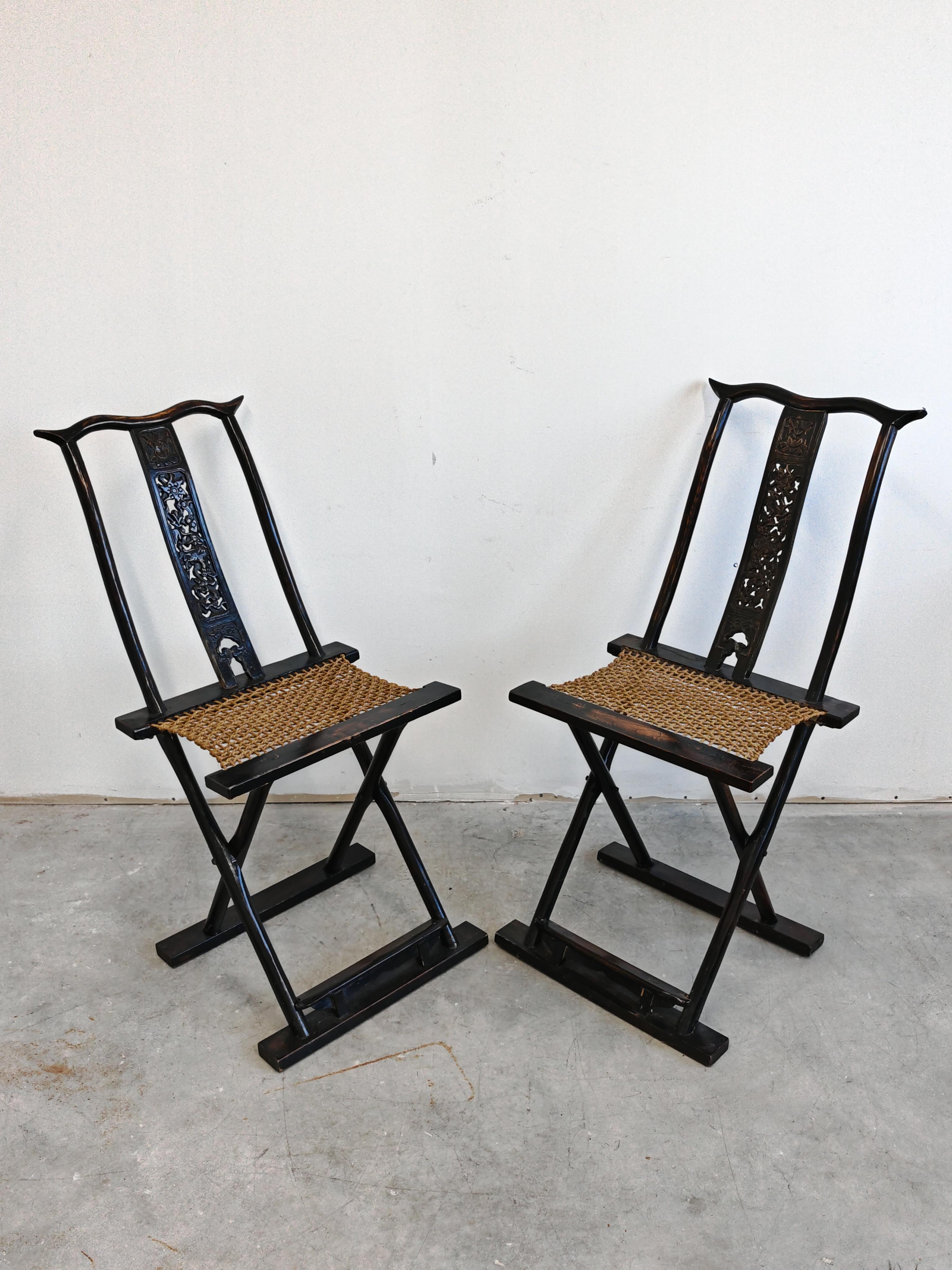 Chippendale chinois Paire de chaises pliantes de voyage antiques // Foldes en Chine, vers 1880 en vente