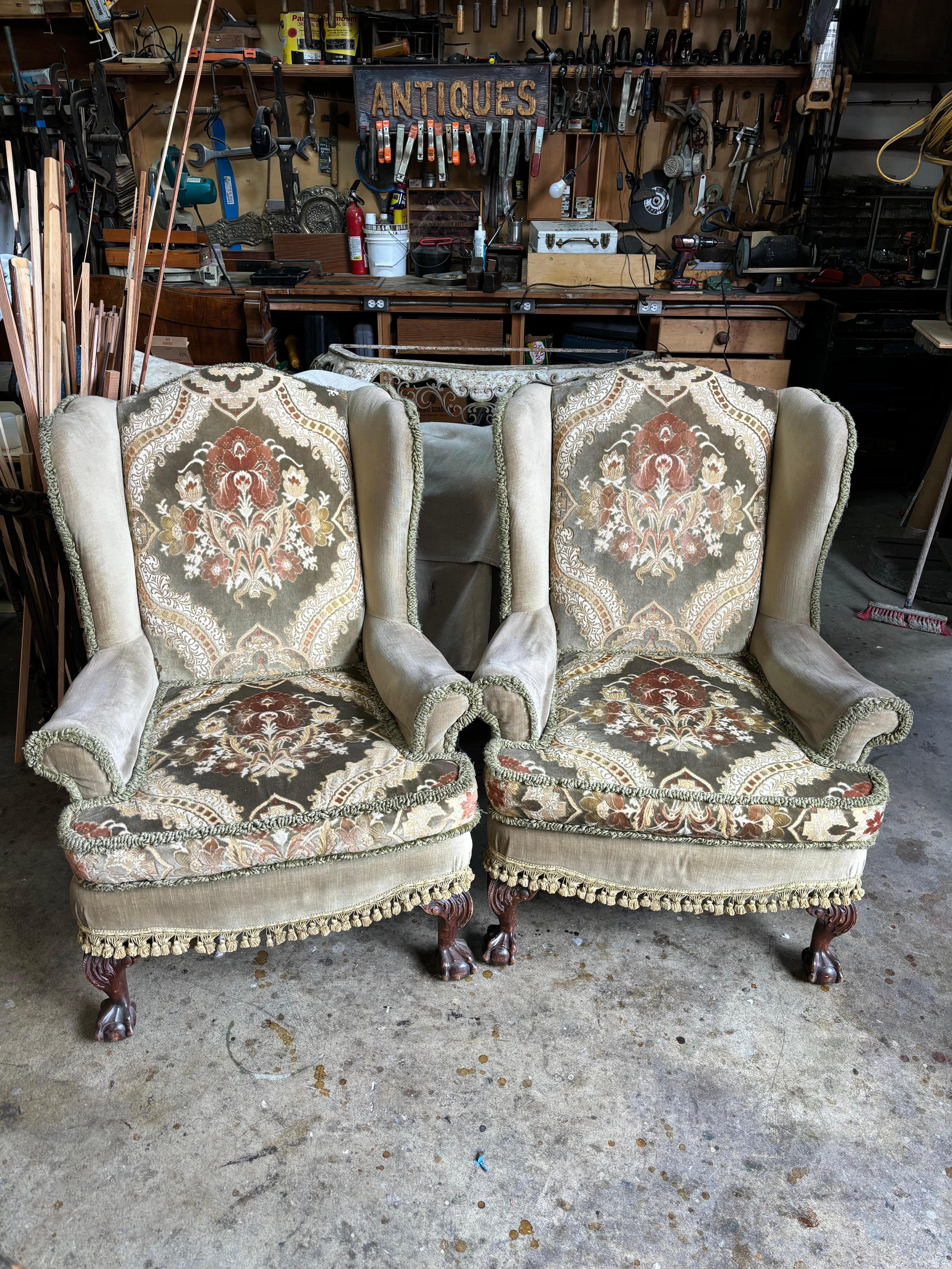 Pair of Antique Upholstered Wingback Armchairs Jorge III en venta