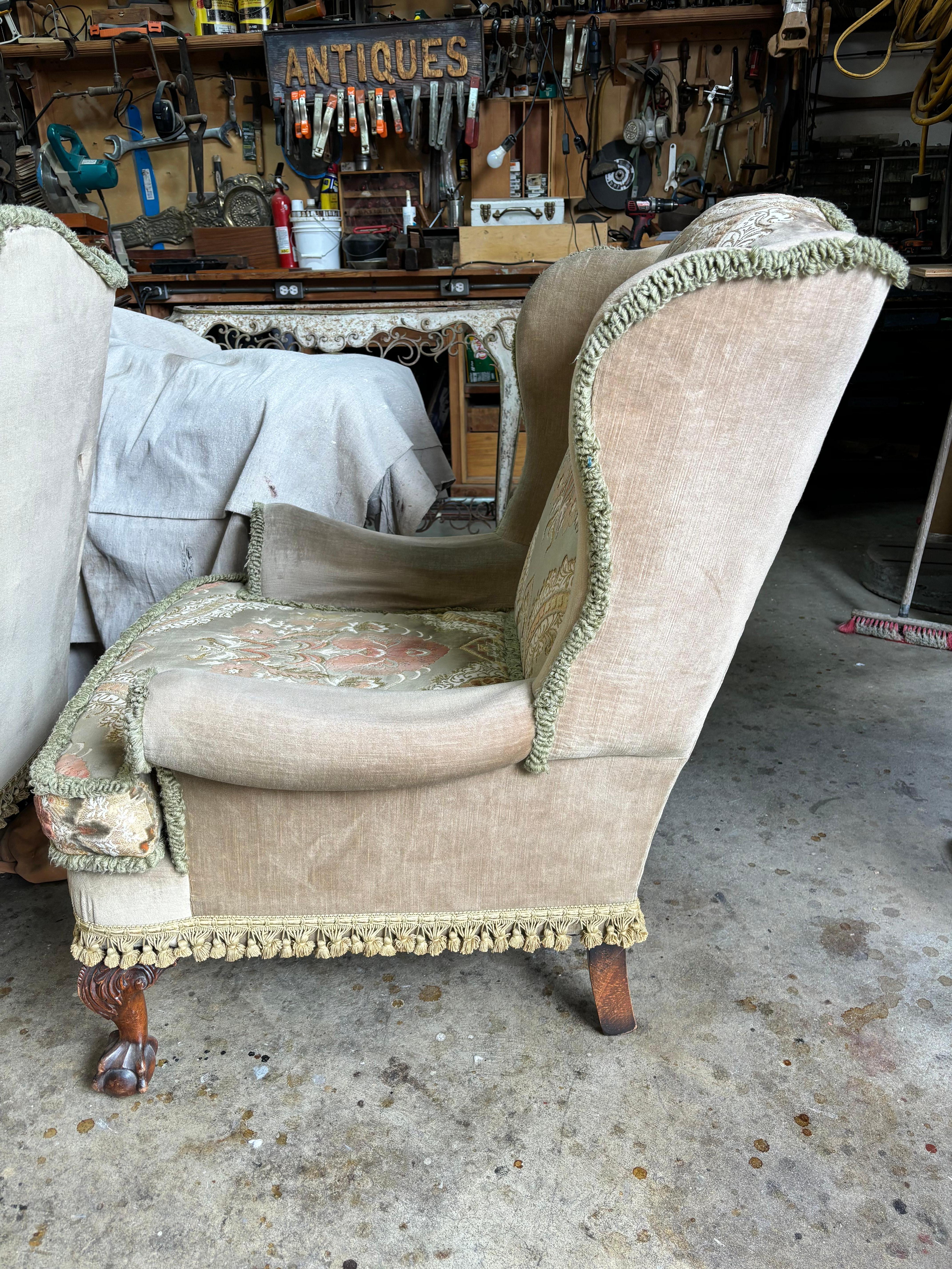 Pair of Antique Upholstered Wingback Armchairs siglo XIX en venta