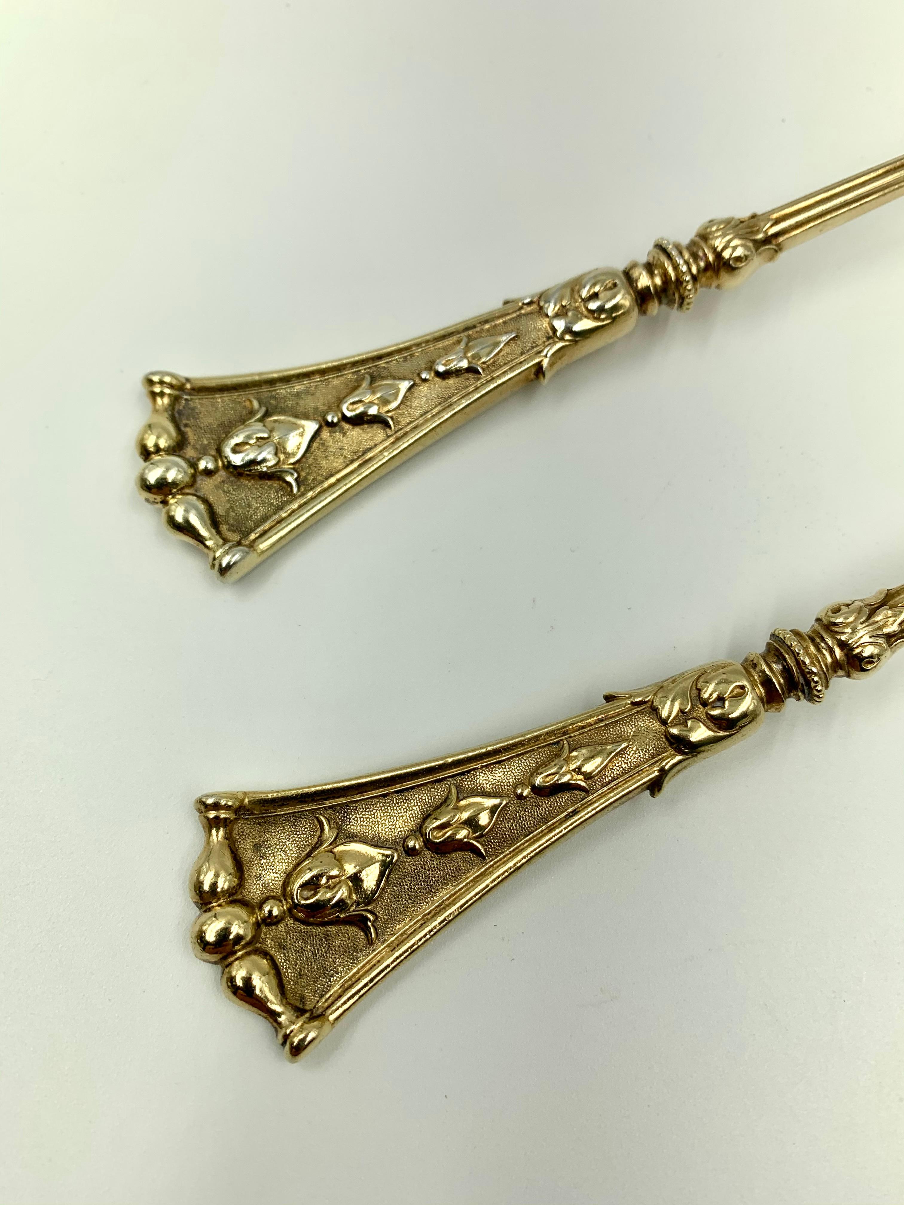 Georgien Paire de pièces de service anciennes en argent vermeil, service à salade/ service, vers 1880 en vente